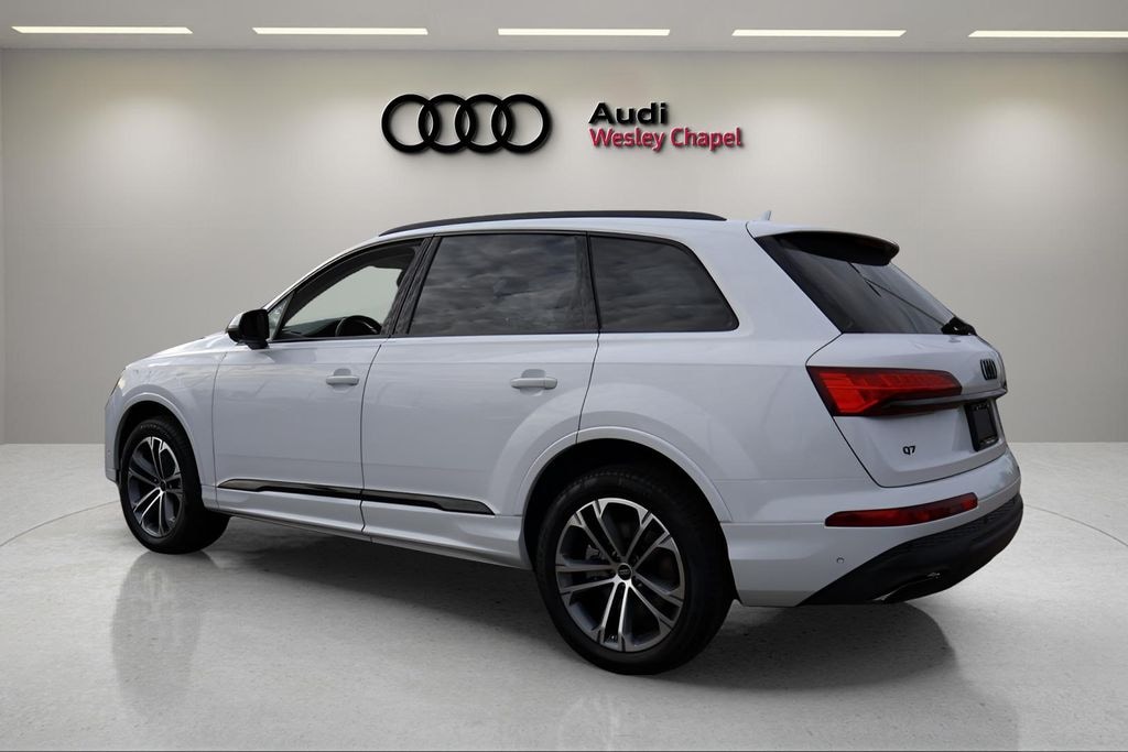 New 2026 Audi Q7 45 Premium SUV