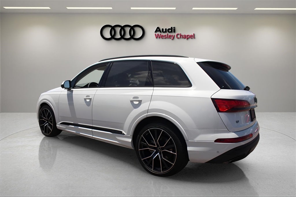 New 2025 Audi Q7 55 Premium Plus SUV
