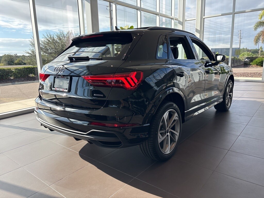 2025 Audi Q3 45 TFSI S line Premium photo 3