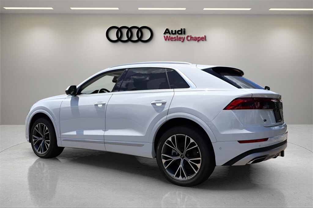 2025 Audi Q8 55 Premium Plus photo 3
