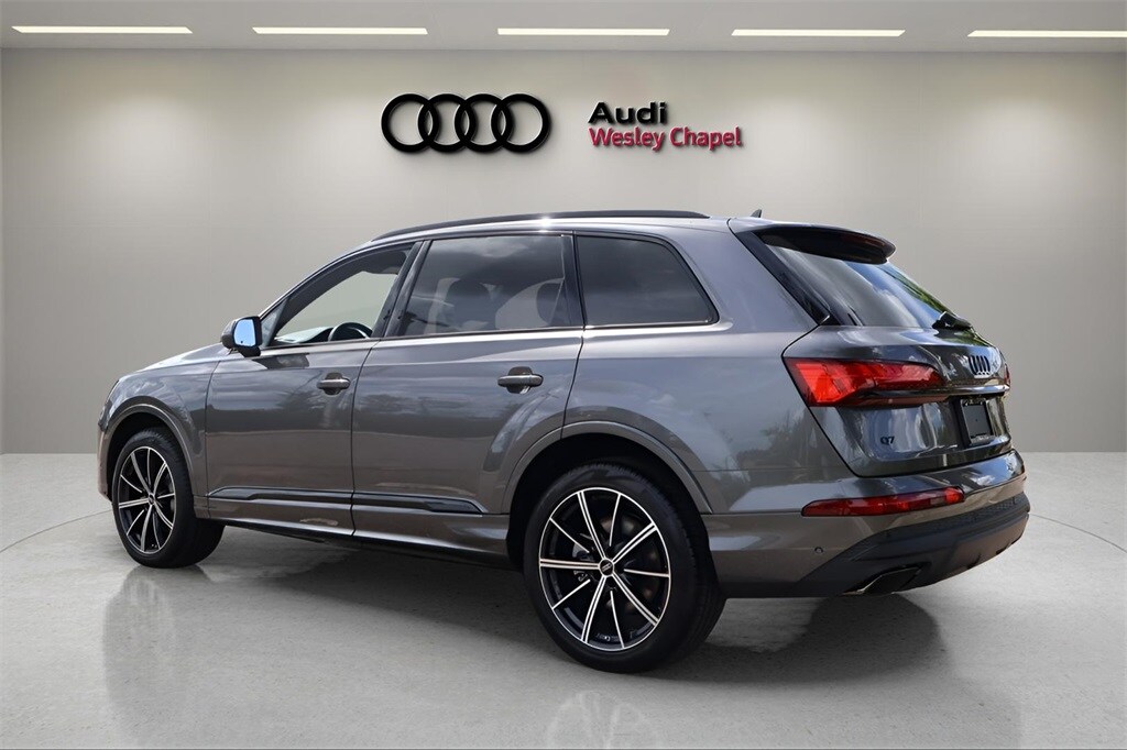 2025 Audi Q7 45 Premium Plus photo 3