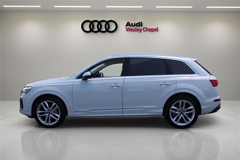 2025 Audi Q7 55 Premium Plus photo 2