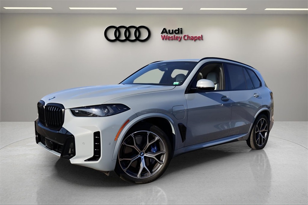 2026 BMW X5 50e's photo