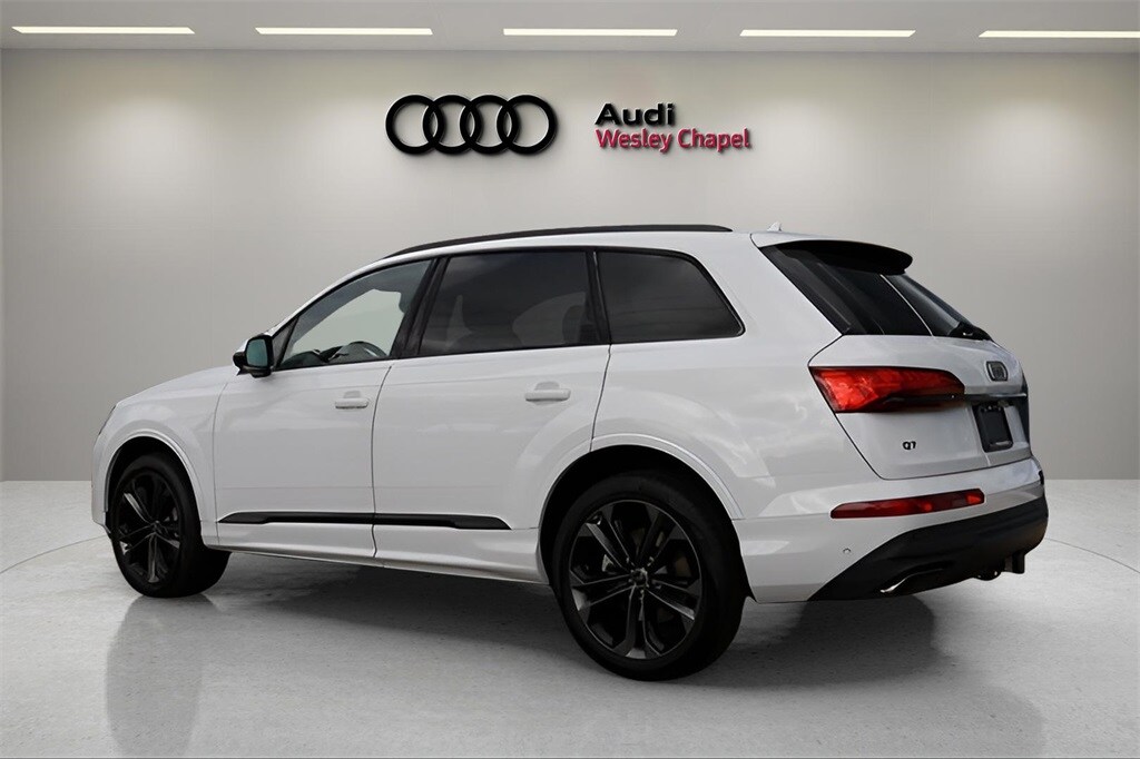 2025 Audi Q7 55 Premium Plus photo 2