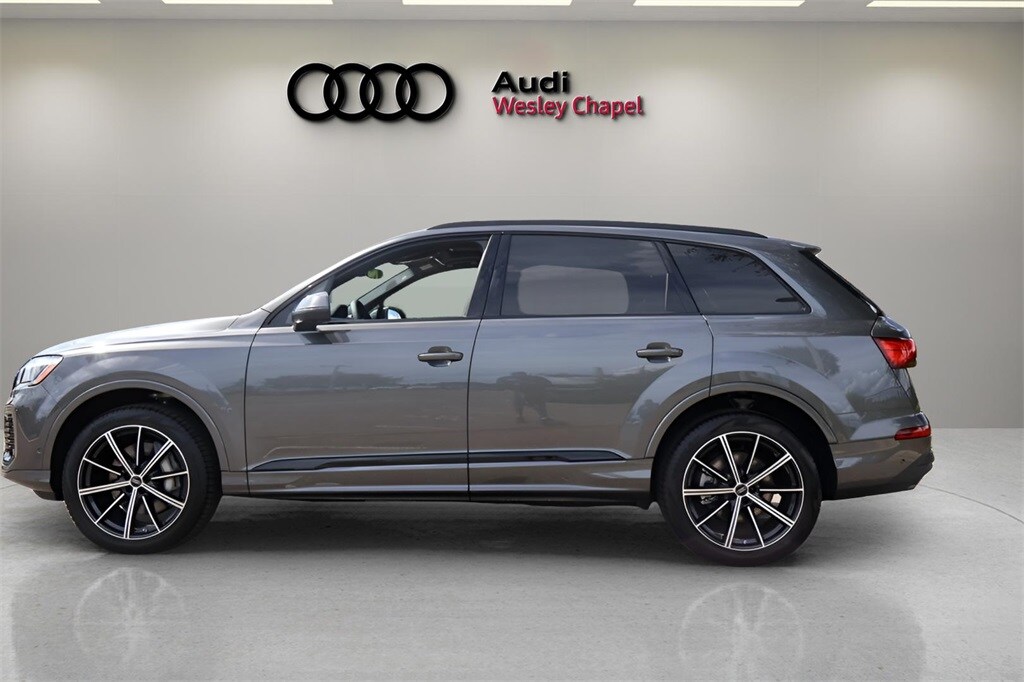2025 Audi Q7 45 Premium Plus photo 2