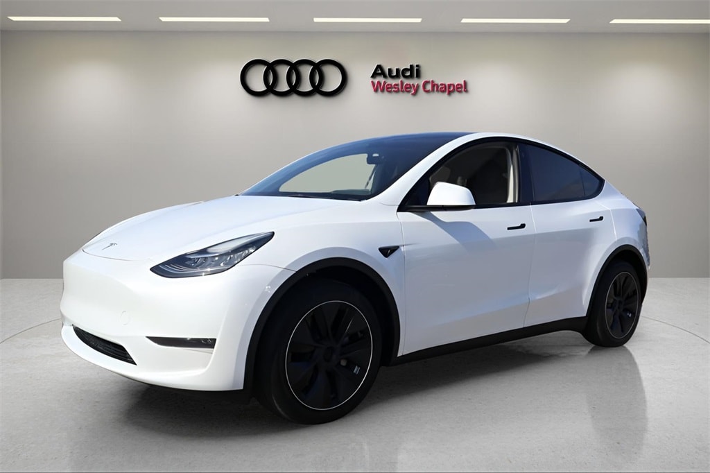 2023 Tesla Model Y Long Range's photo