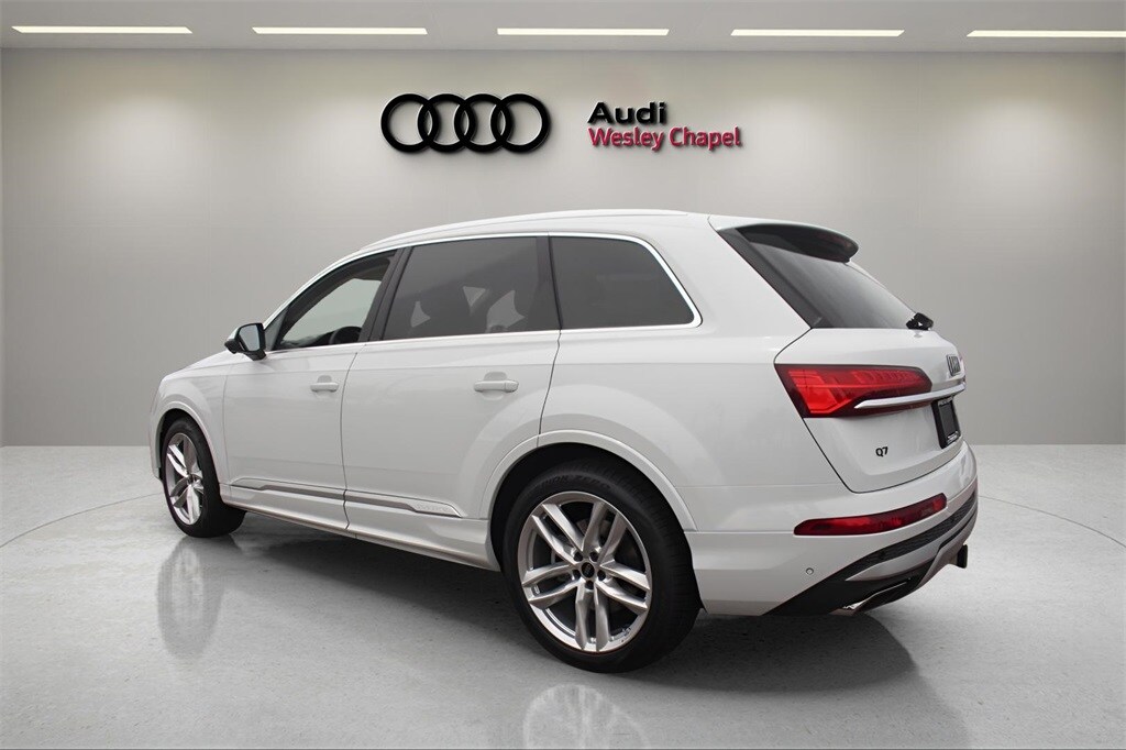 2025 Audi Q7 55 Premium Plus photo 3