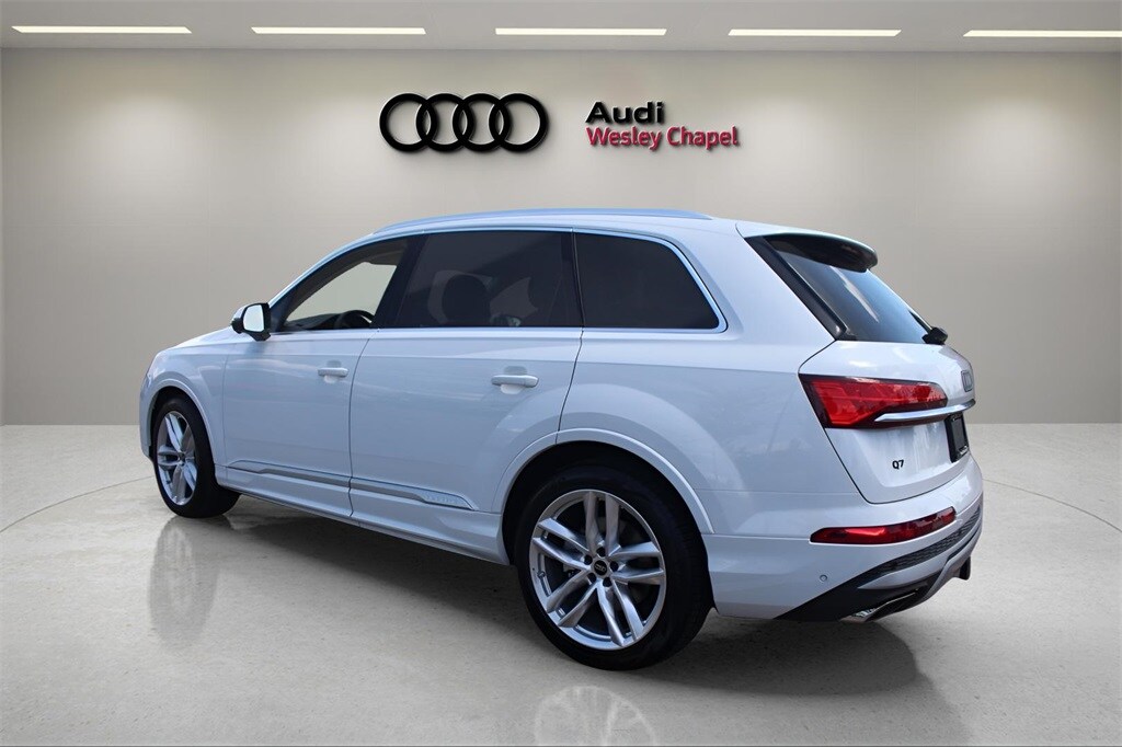 2025 Audi Q7 55 Premium Plus photo 3