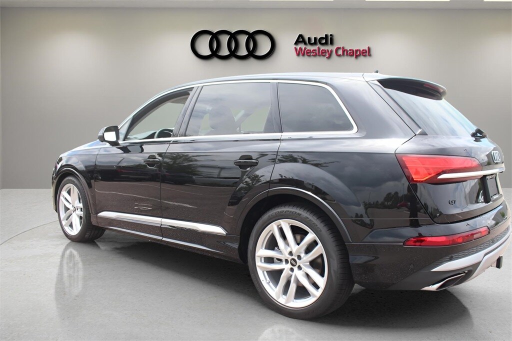 New 2025 Audi Q7 55 Premium Plus SUV