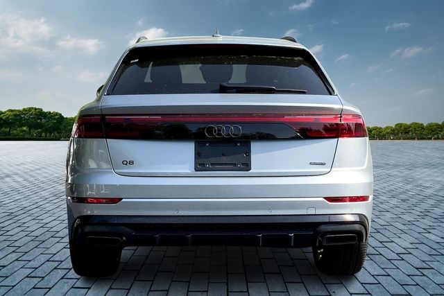 2025 Audi Q8 55 Premium Plus photo 4