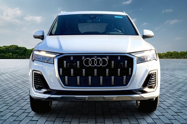 2025 Audi Q7 55 Premium Plus photo 3