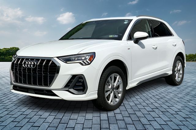 2024 Audi Q3 S line Premium Plus photo 2
