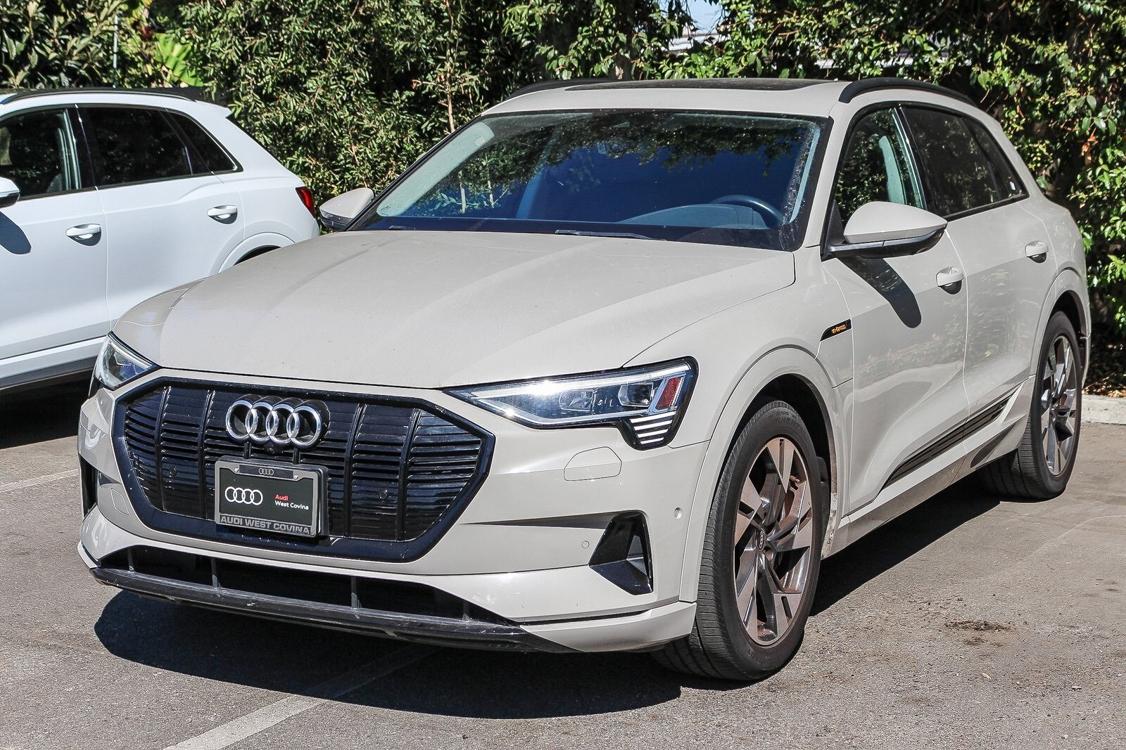 2022 Audi e-tron Premium photo 3