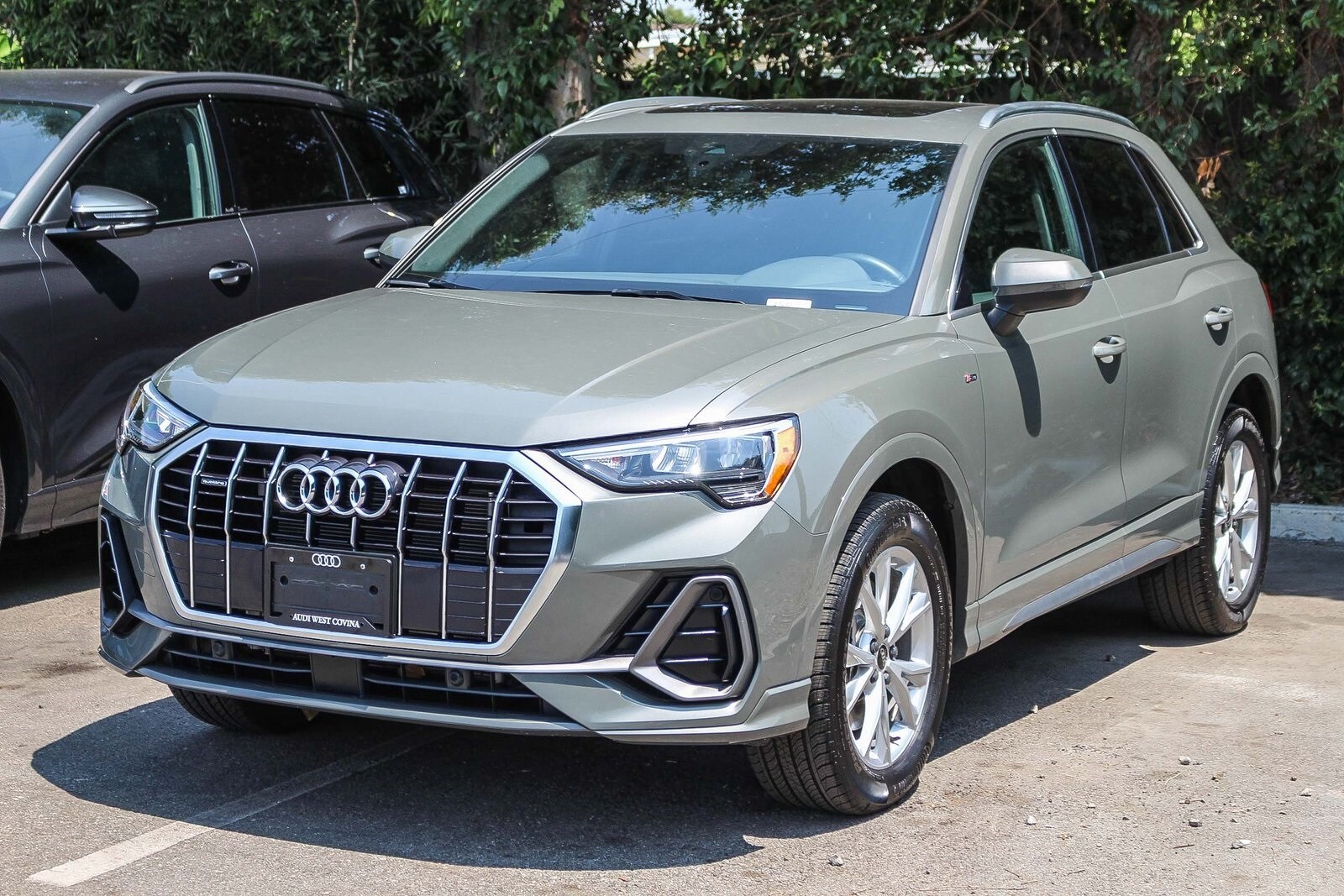 2022 Audi Q3 S line Premium photo 3