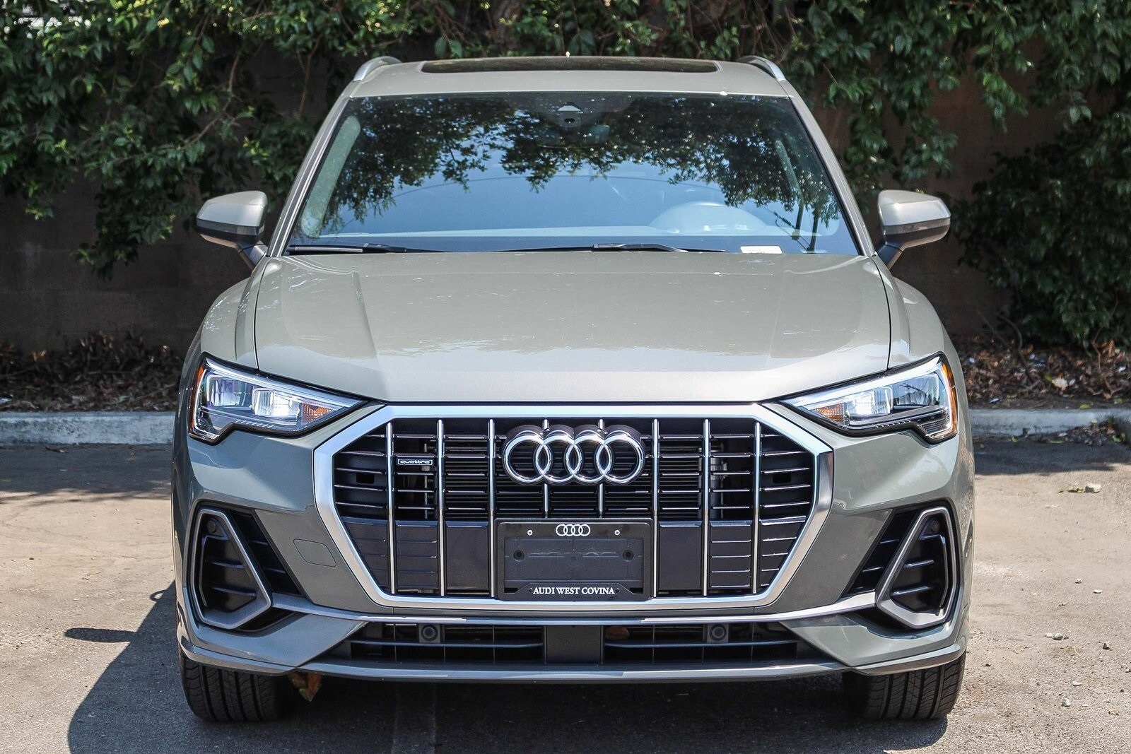 2022 Audi Q3 S line Premium photo 2