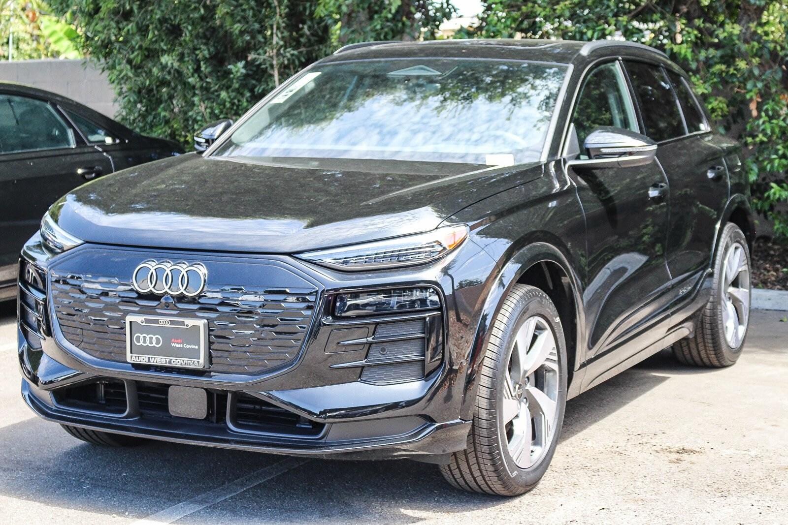 2025 Audi Q6 E-tron Premium Plus photo 2