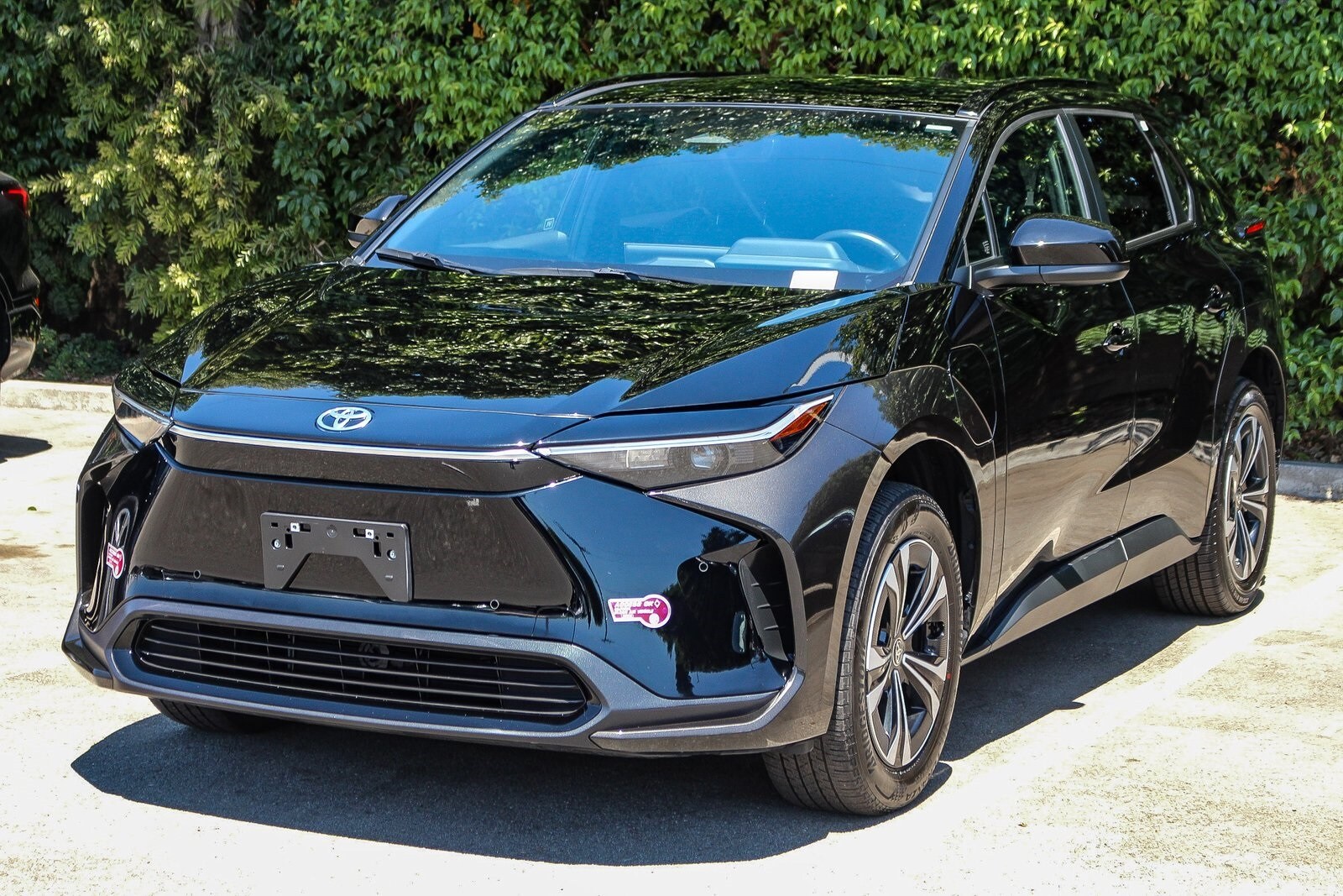 2023 Toyota bZ4X XLE photo 3