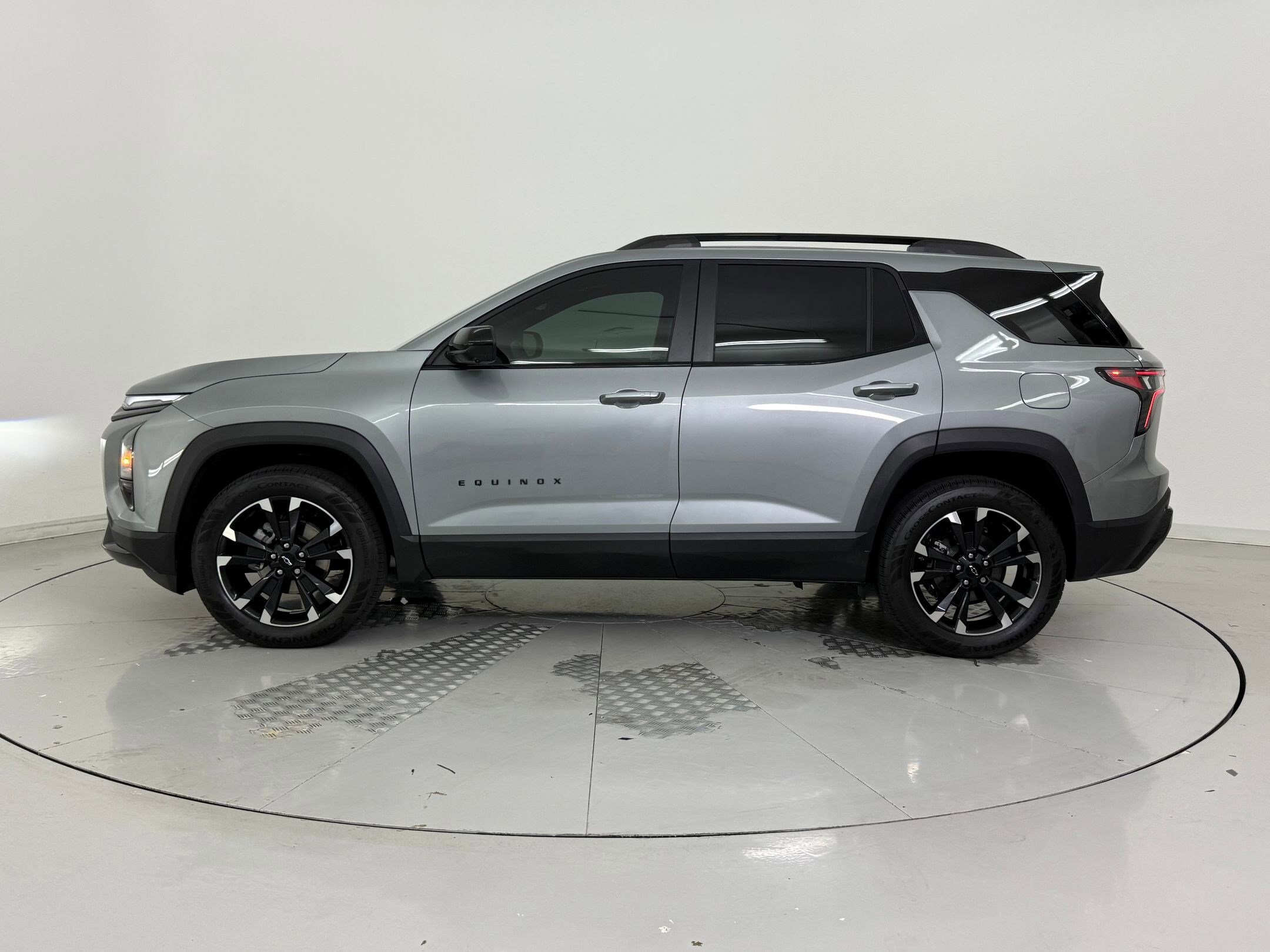 2026 Chevrolet Equinox RS photo 2