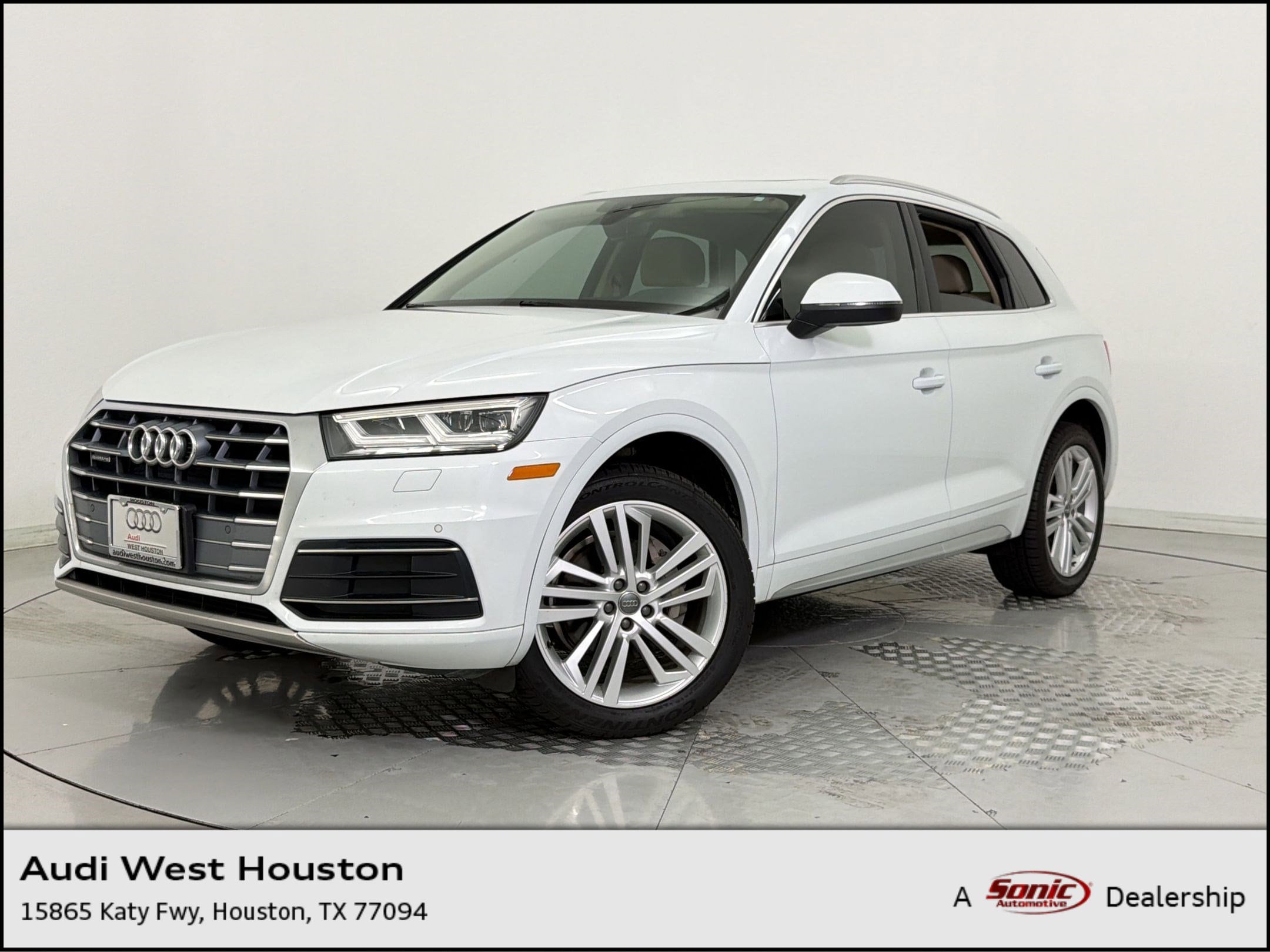 2019 Audi Q5 2.0T quattro S tronic Premium Plus's photo
