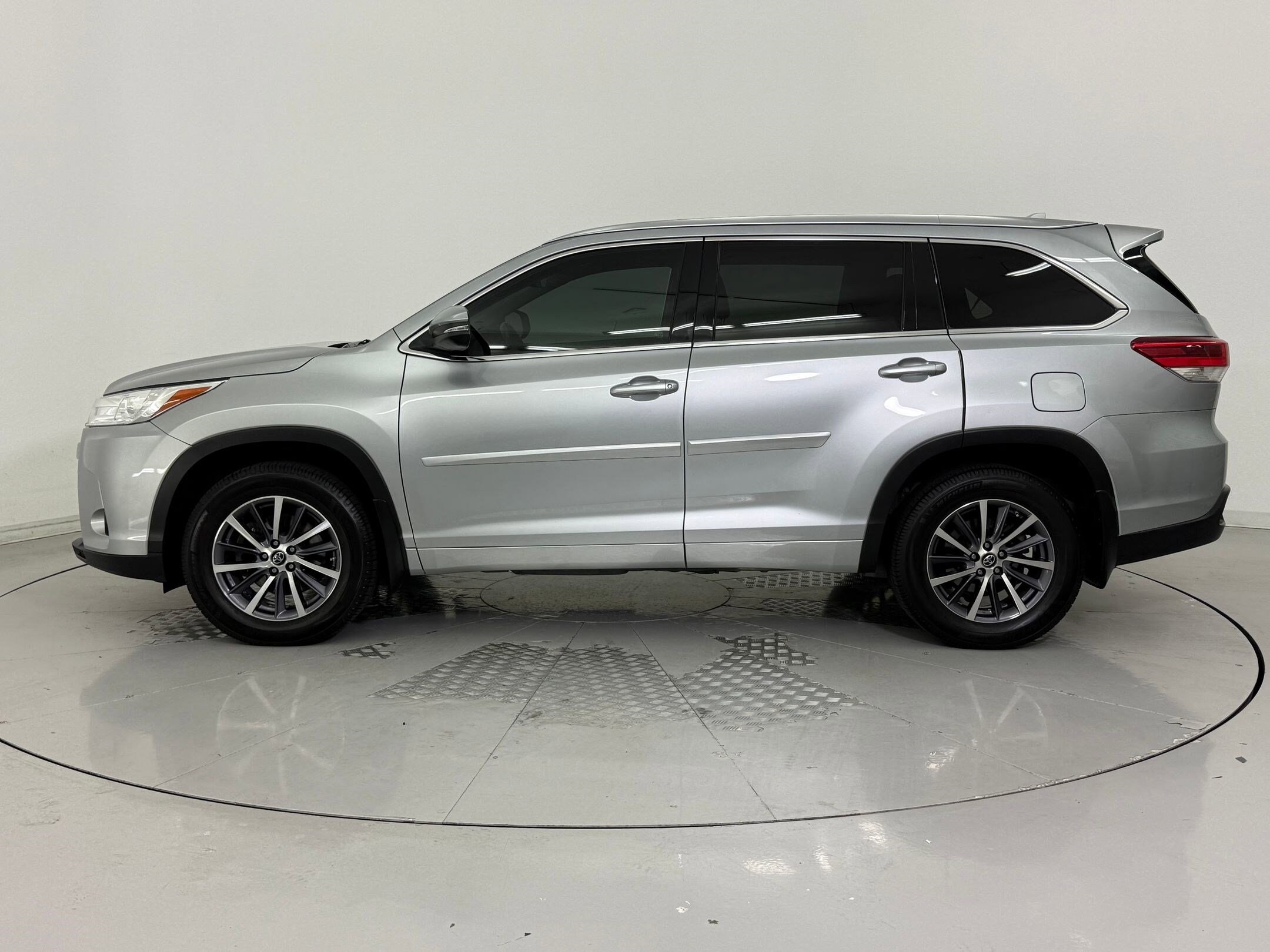 2018 Toyota Highlander XLE photo 2