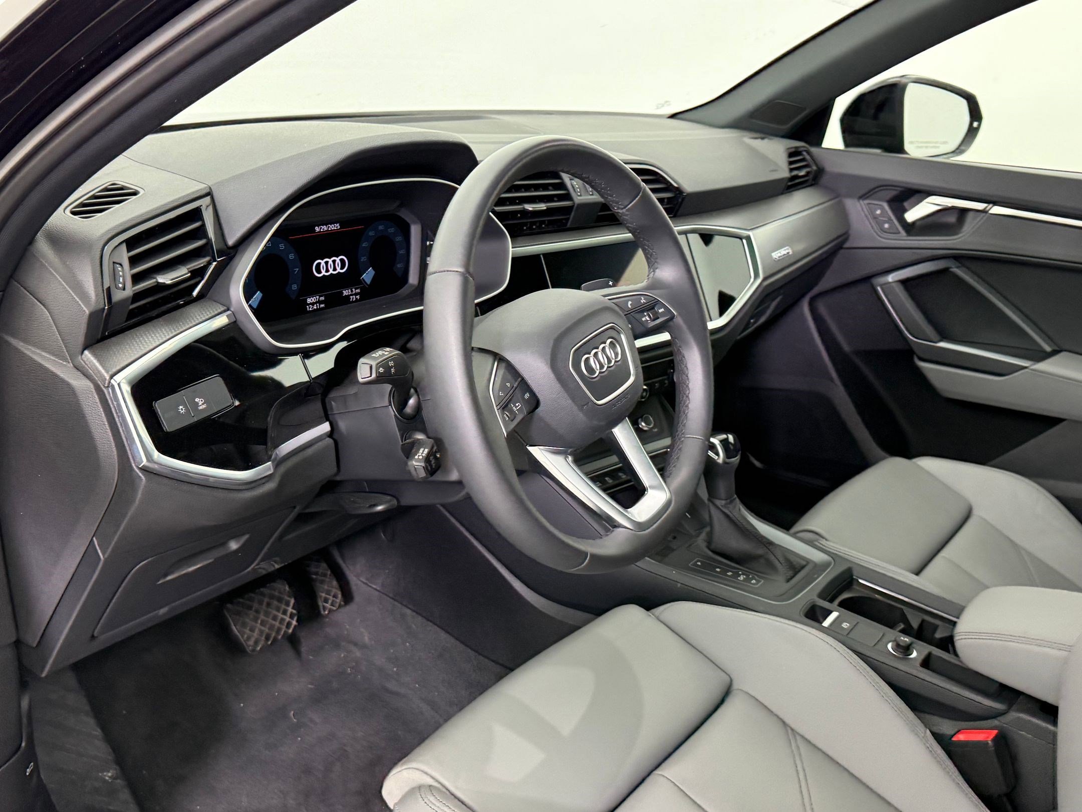 2025 Audi Q3 S line Premium photo 4
