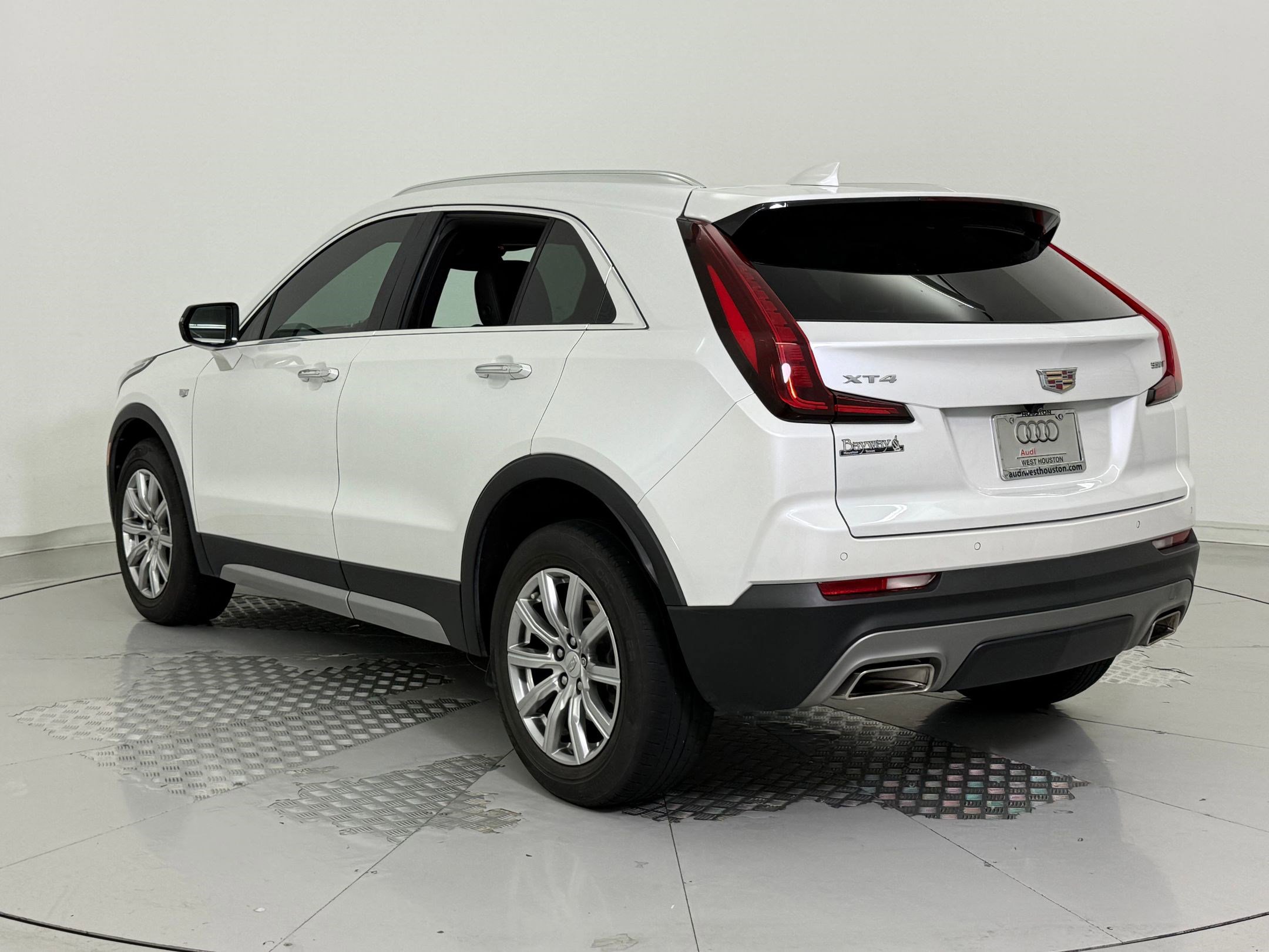 2023 Cadillac XT4 Premium Luxury photo 2