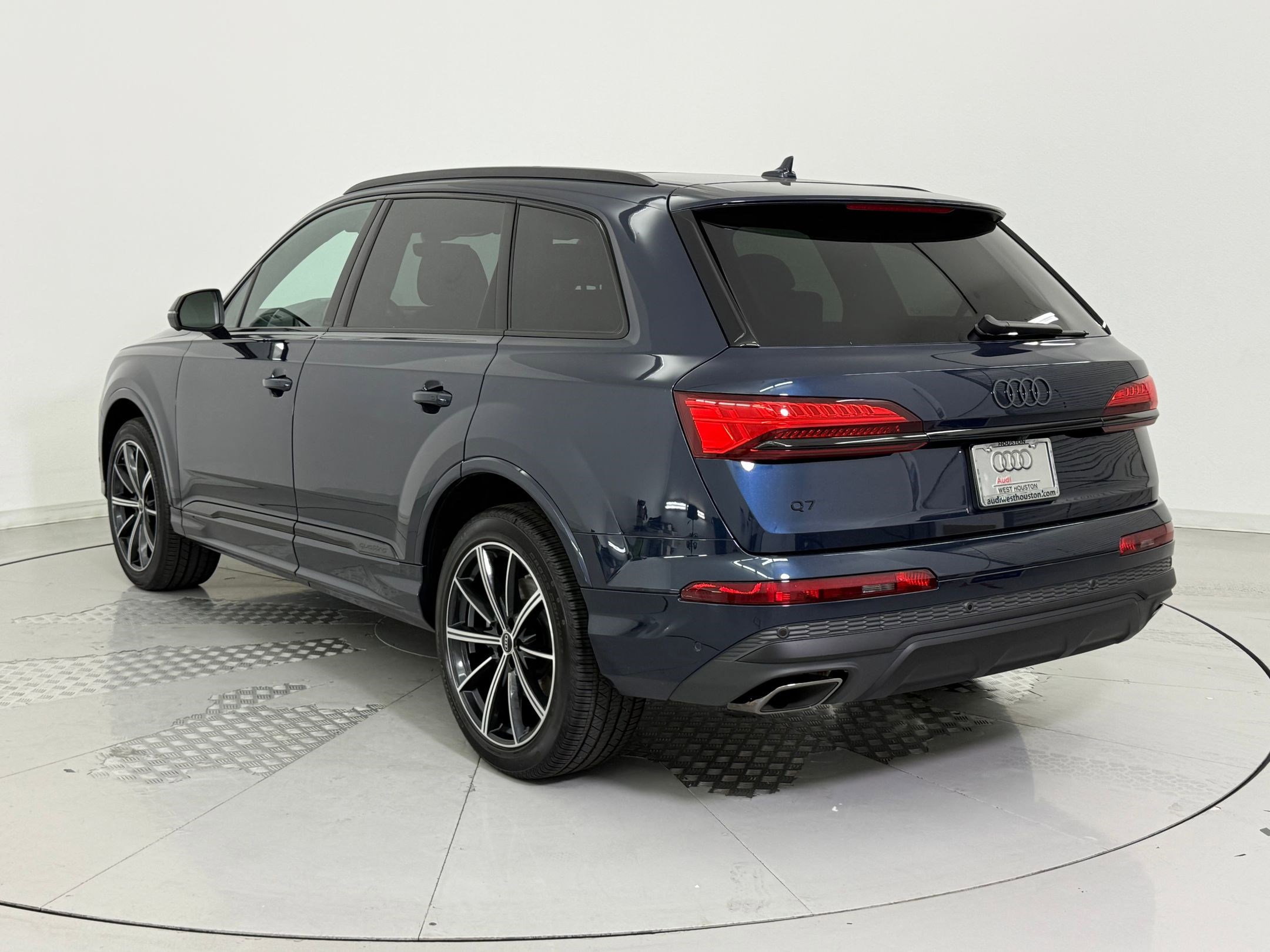 2025 Audi Q7 Premium Plus photo 3