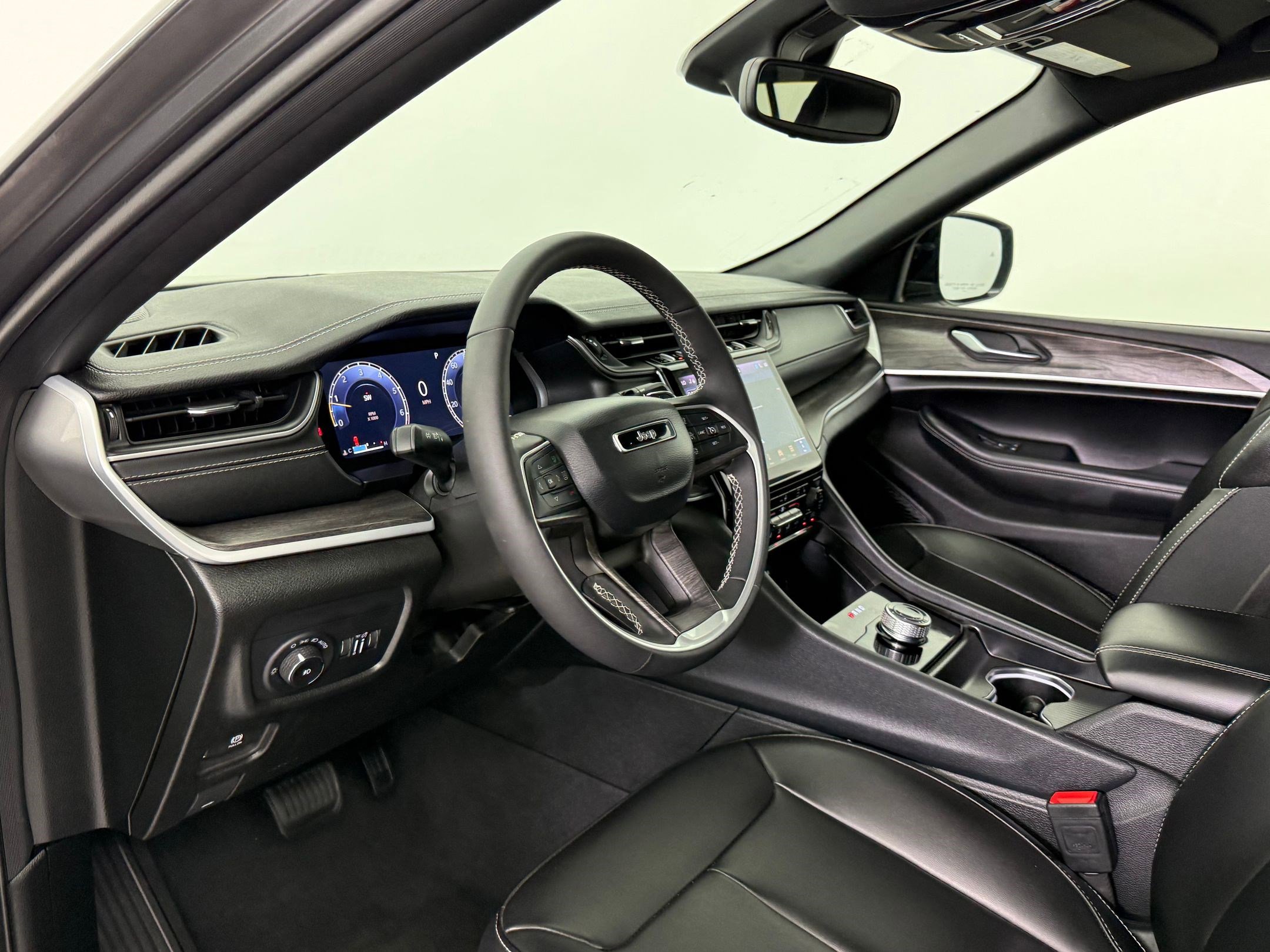 2025 Jeep Grand Cherokee Limited photo 4
