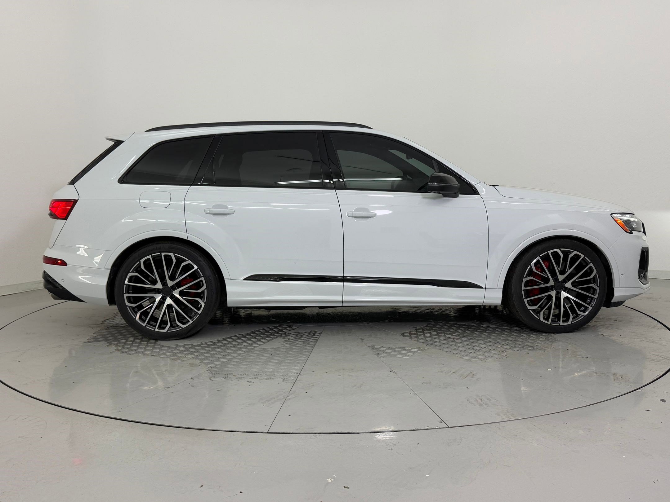 SQ7 Premium Plus SUV