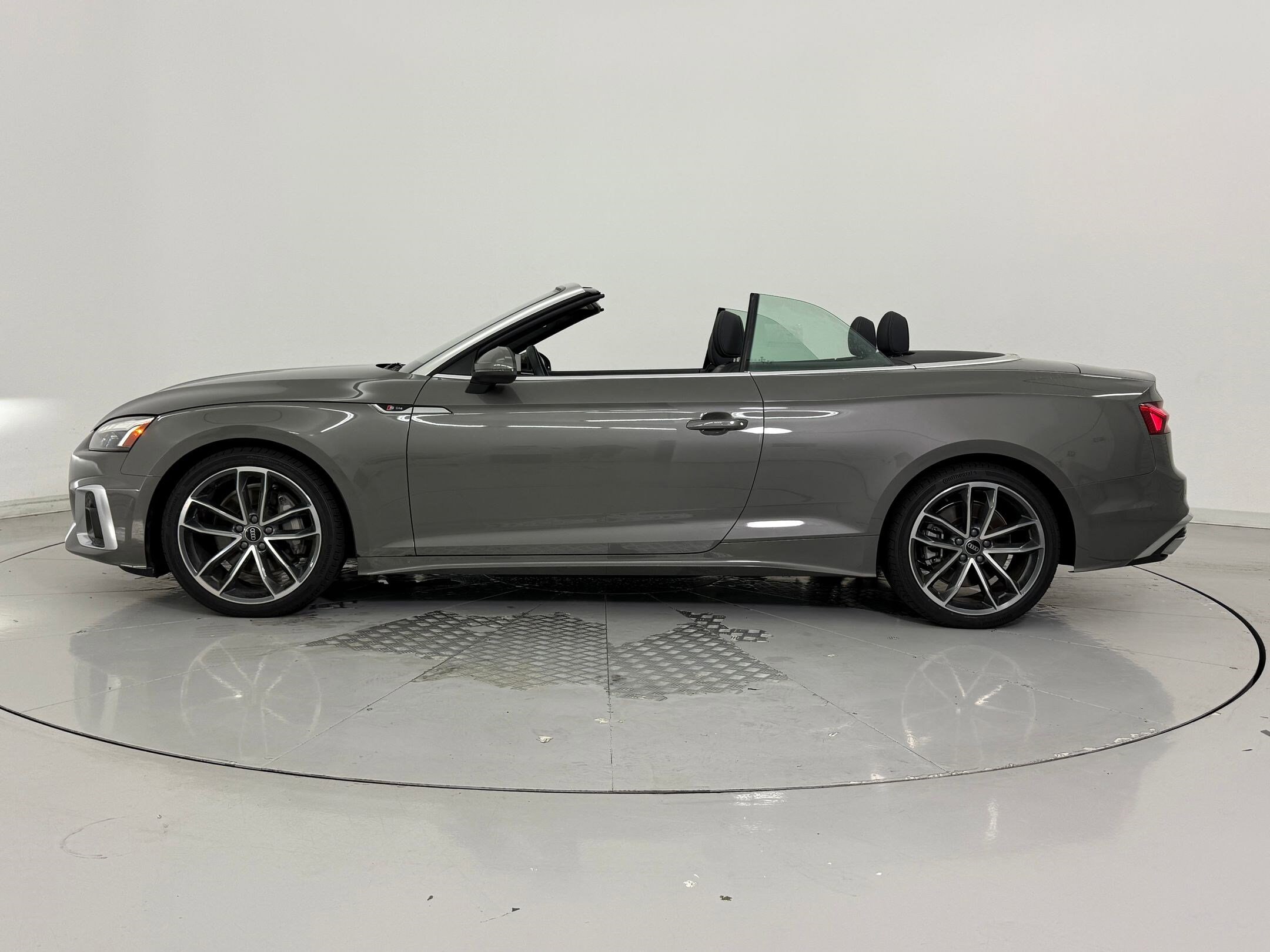 2024 Audi A5 Cabriolet S line Premium Plus photo 2
