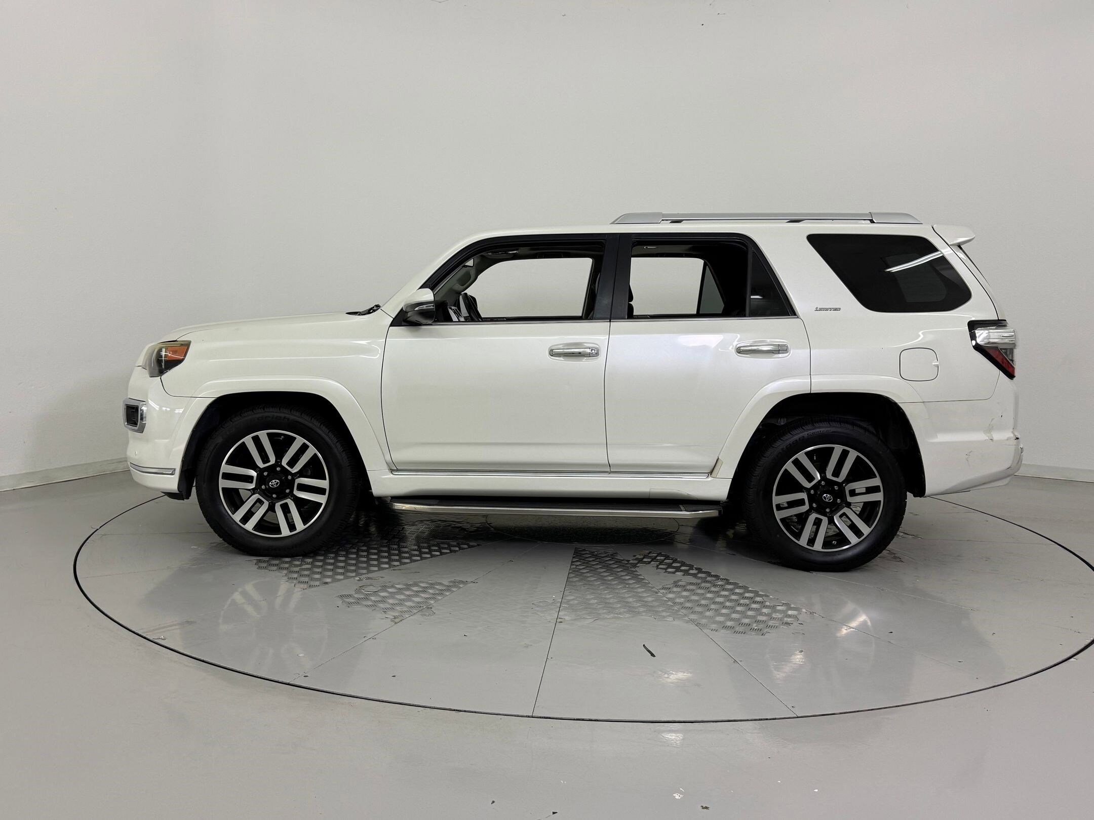 2014 Toyota 4Runner Limited photo 2