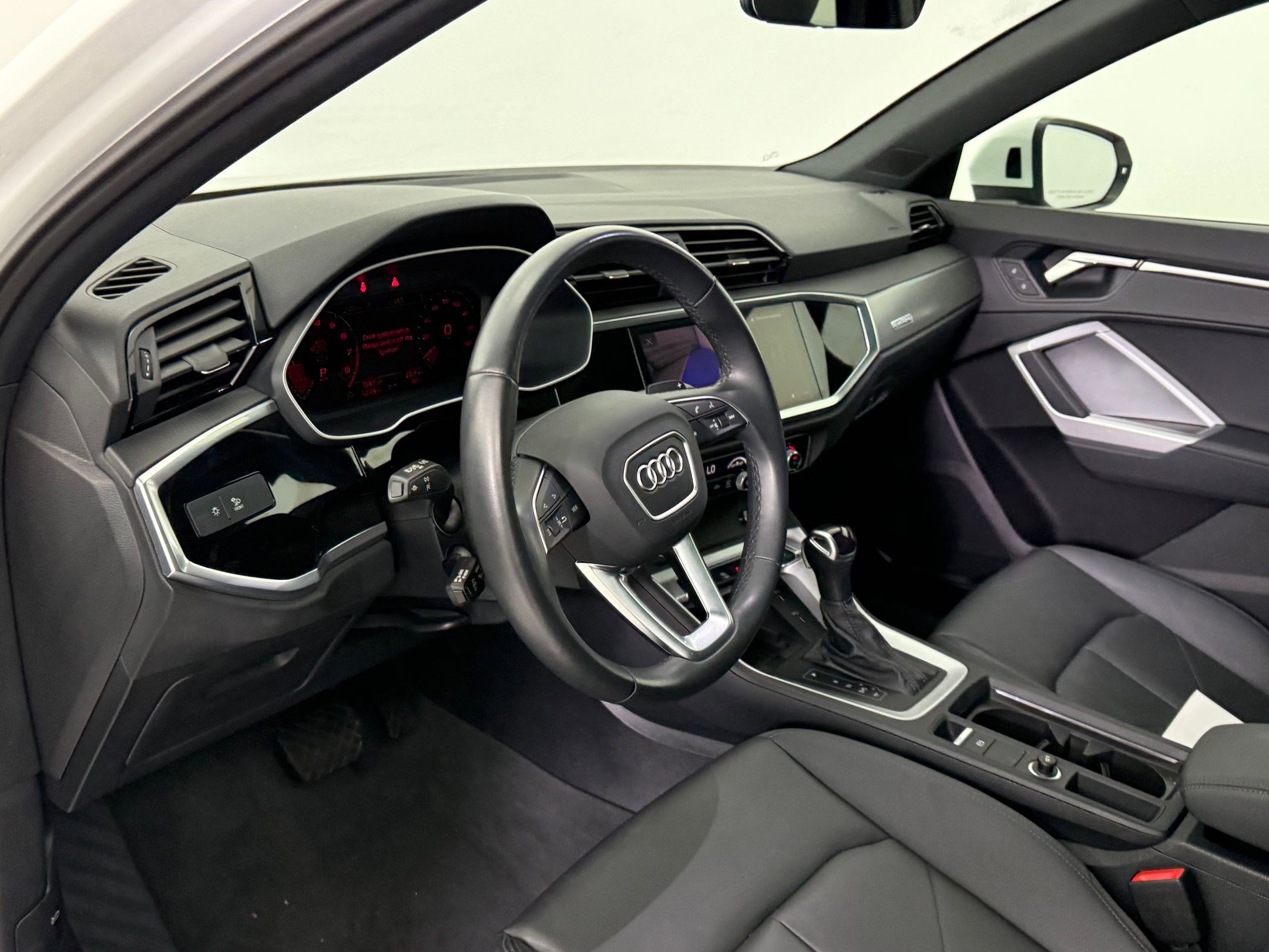 2024 Audi Q3 S line Premium photo 4