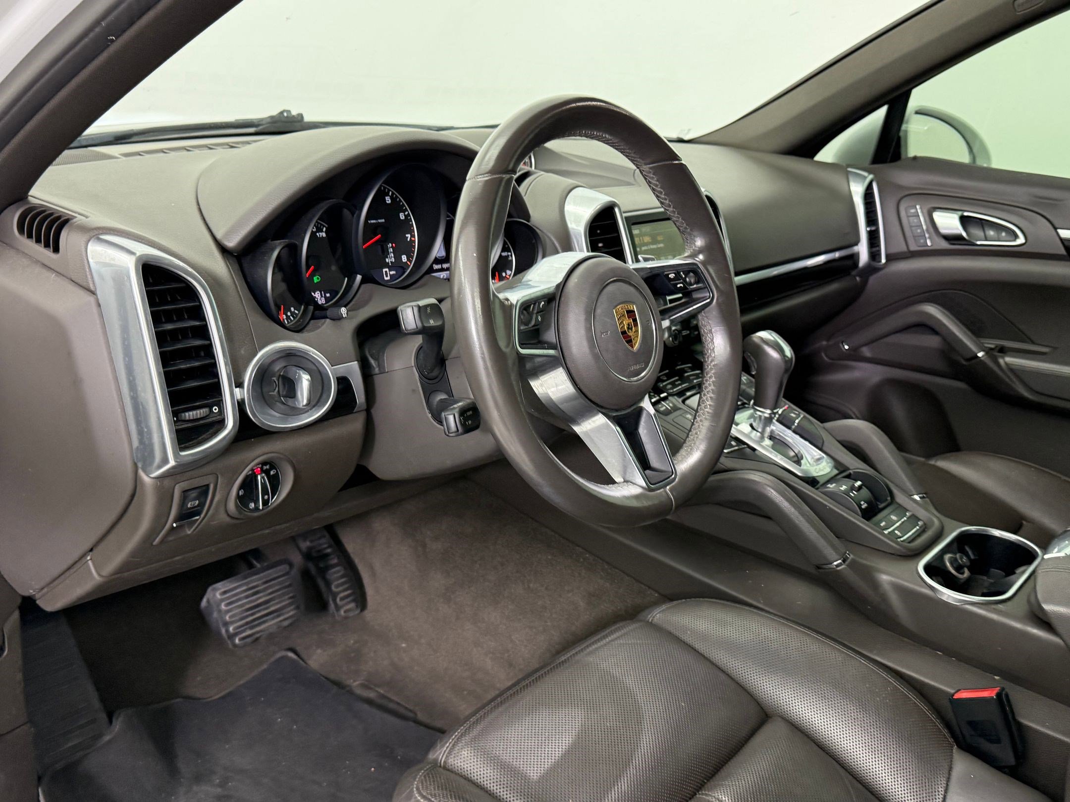 2016 Porsche Cayenne photo 3