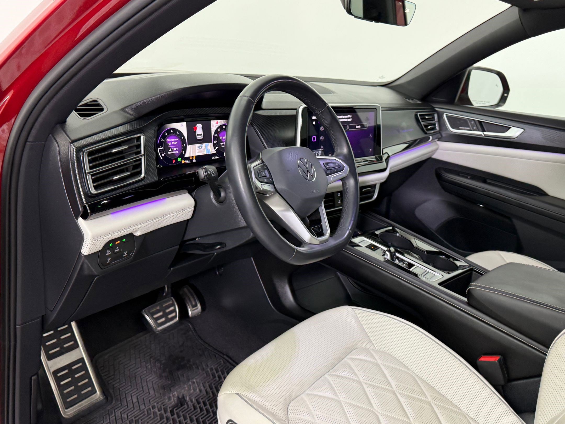 2024 Volkswagen Atlas Cross Sport SEL Premium R-Line photo 4