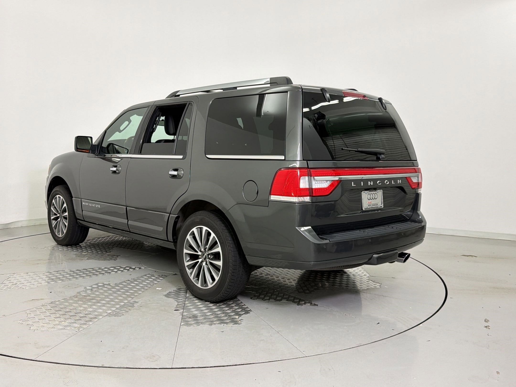 Navigator Select SUV