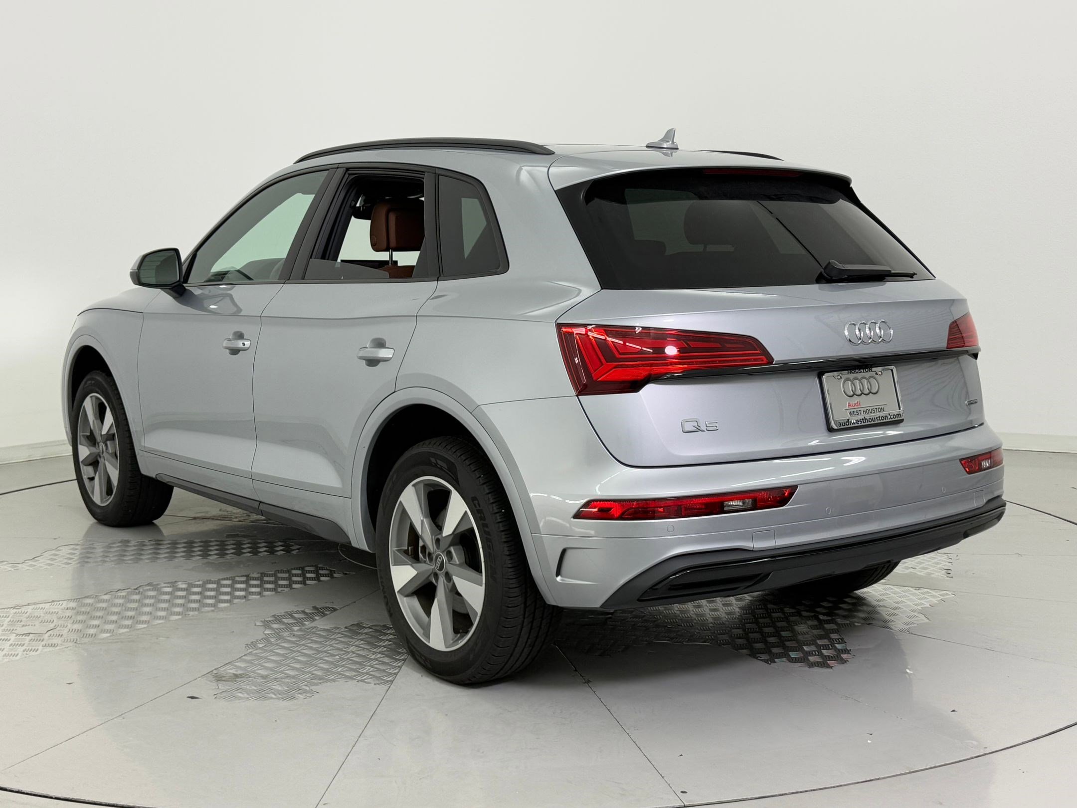 2025 Audi Q5 Premium Plus photo 2