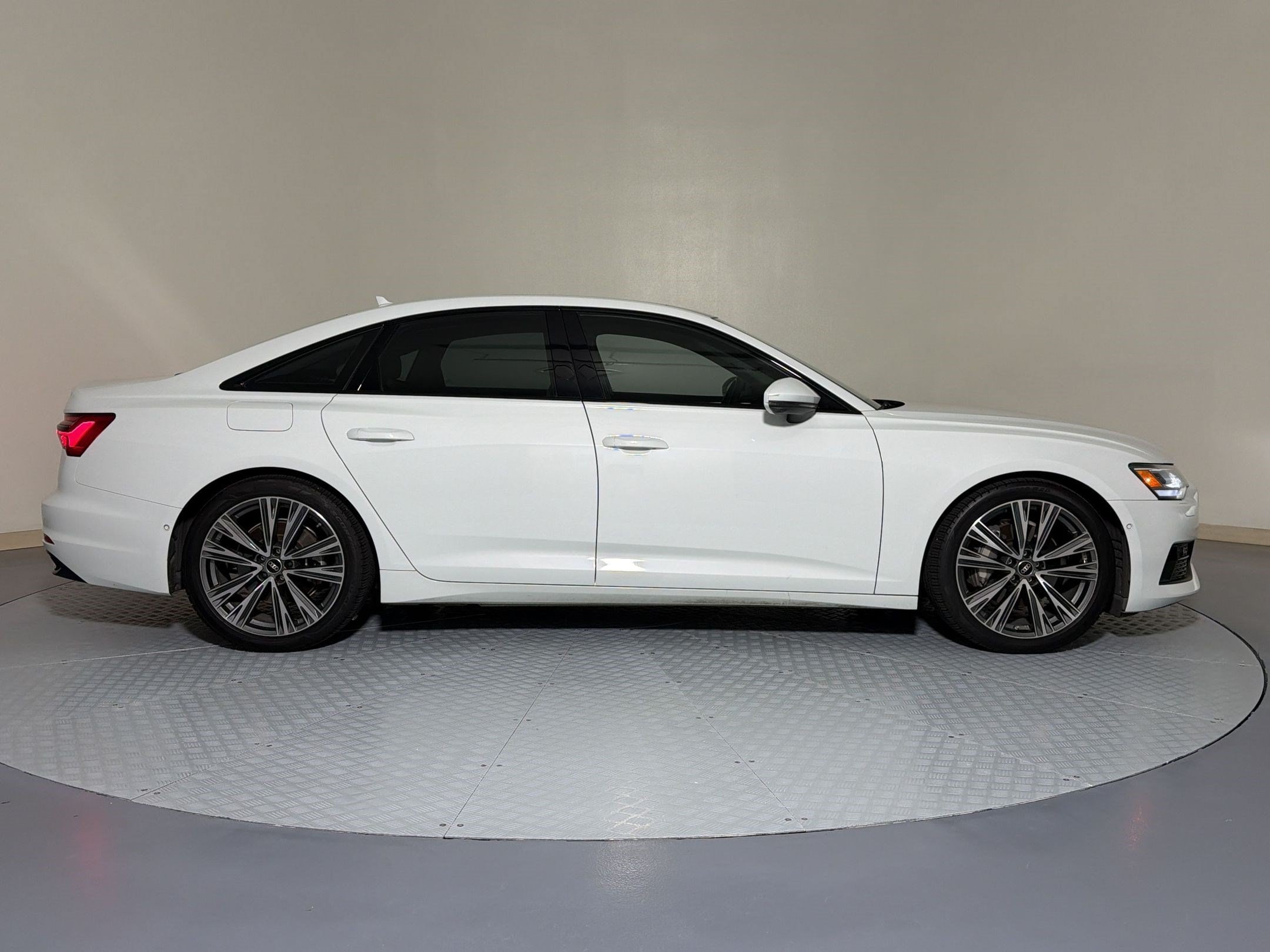 A6 Sedan Premium Plus Sedan