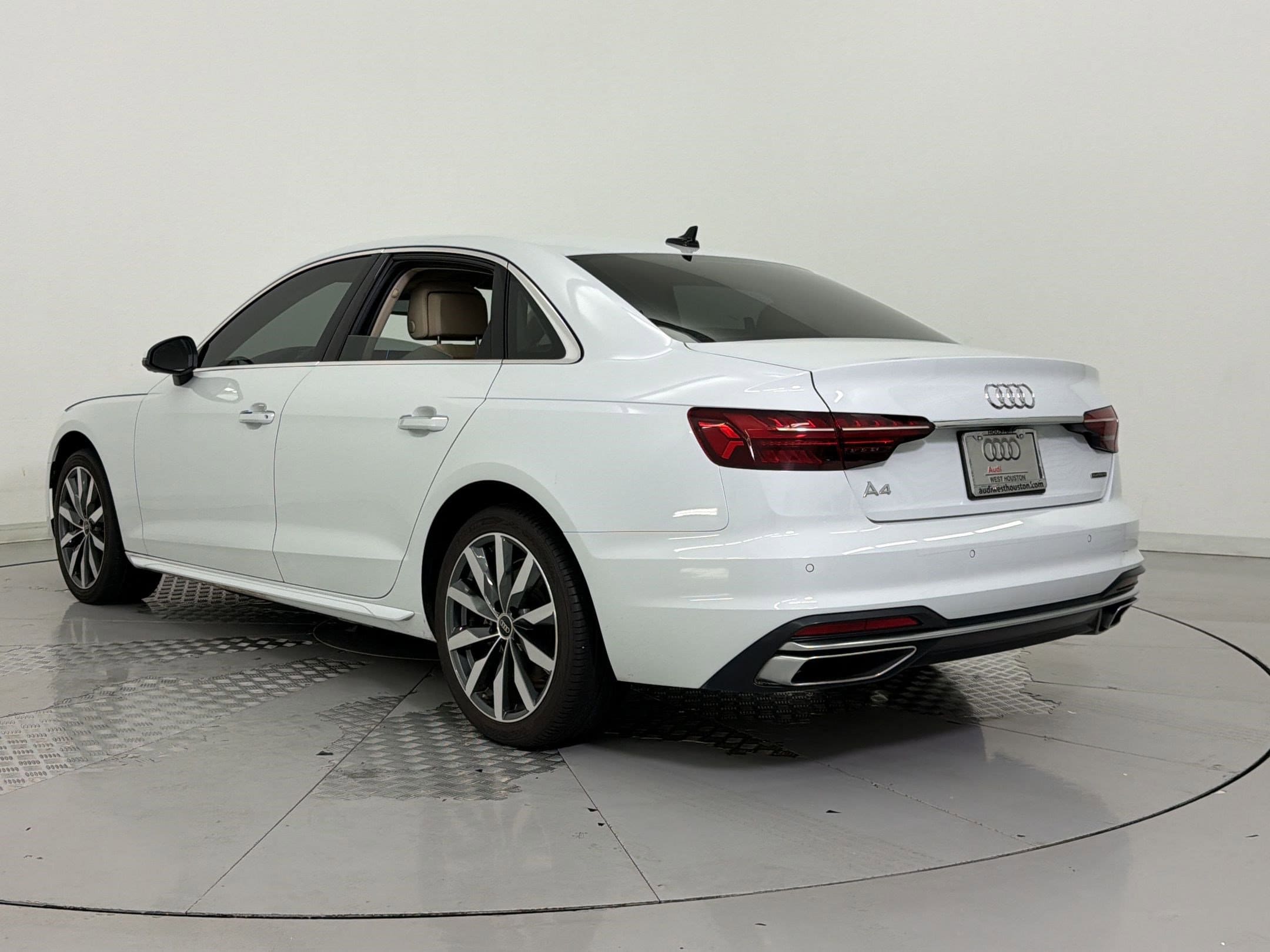 A4 Sedan Premium Plus Sedan