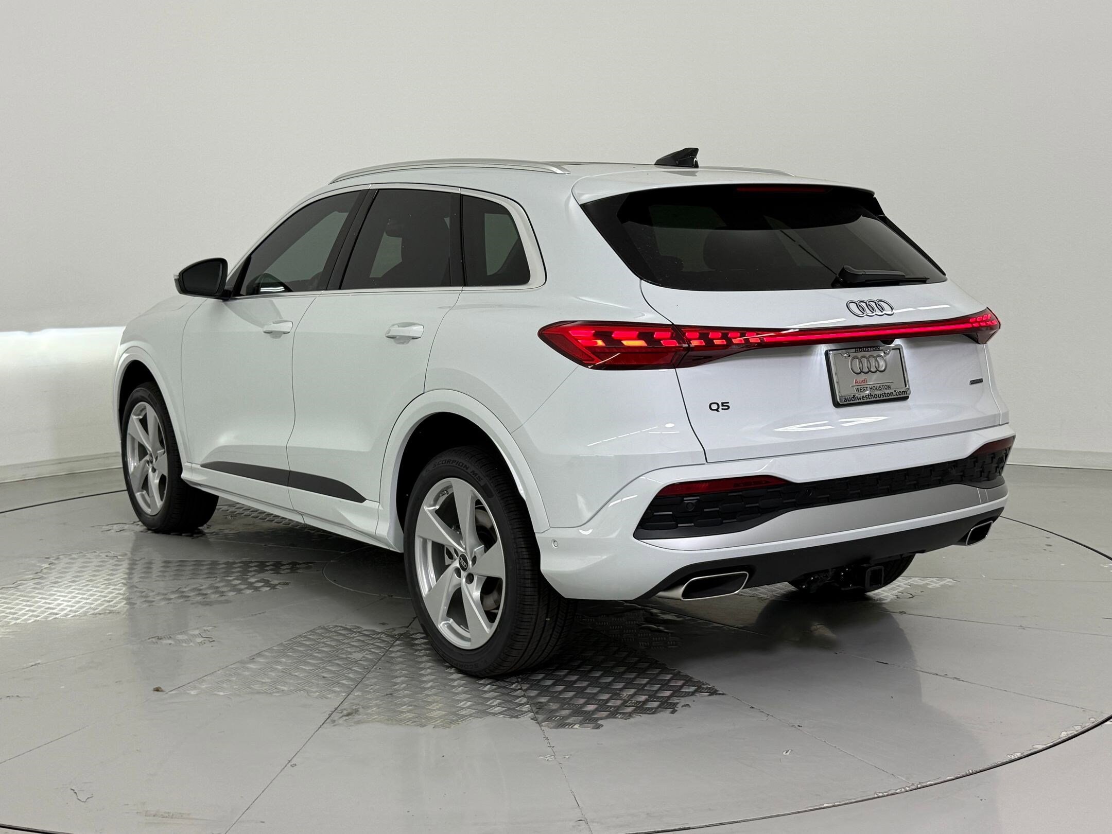 2025 Audi Q5 2.0T Premium Plus photo 2