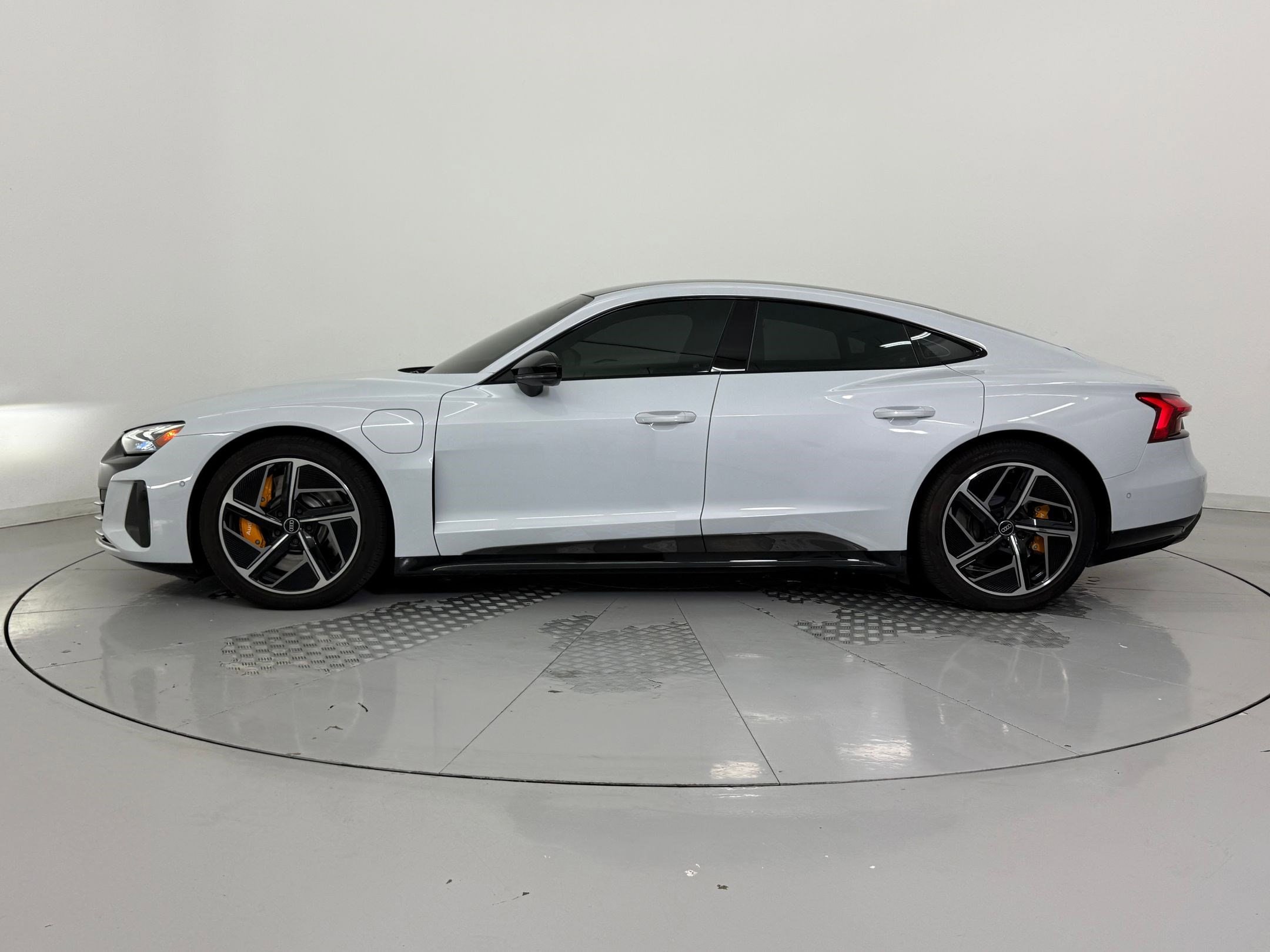 2023 Audi RS e-tron GT Base photo 2