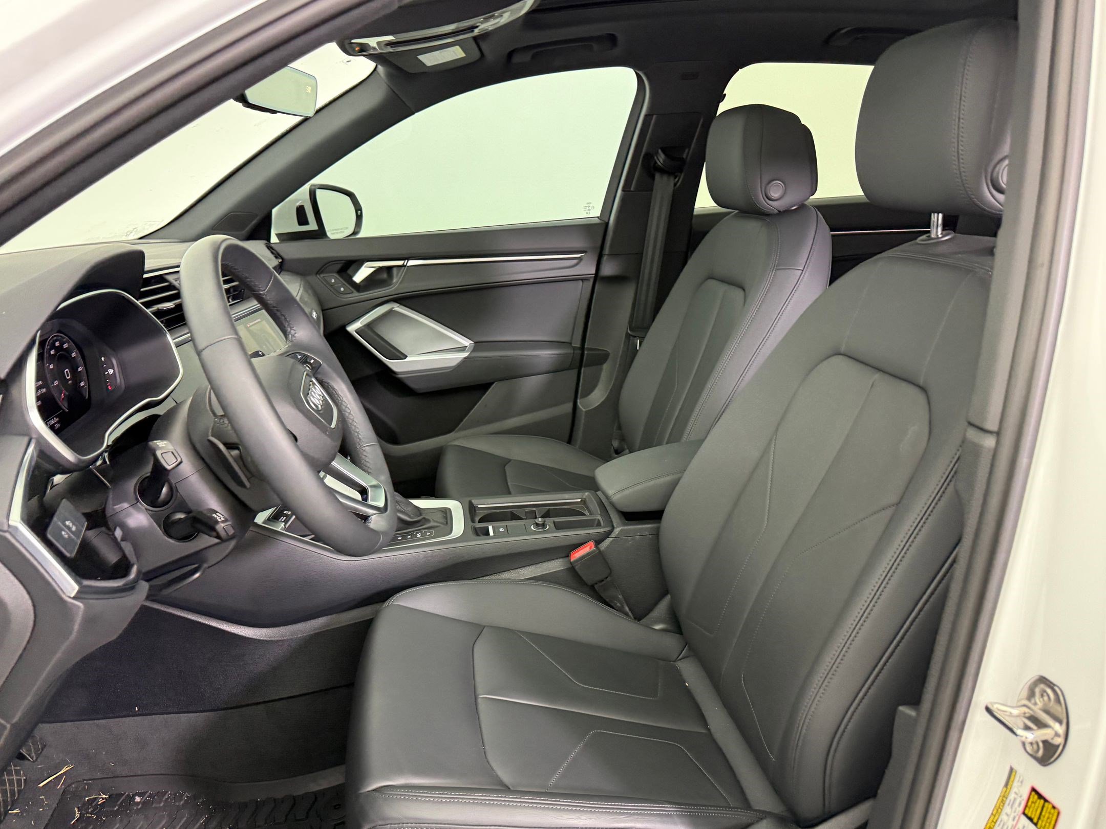 2024 Audi Q3 S line Premium Plus photo 4