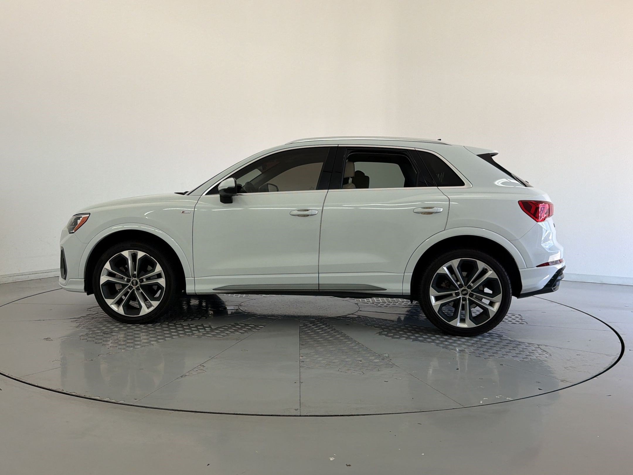 Q3 S Line Premium SUV