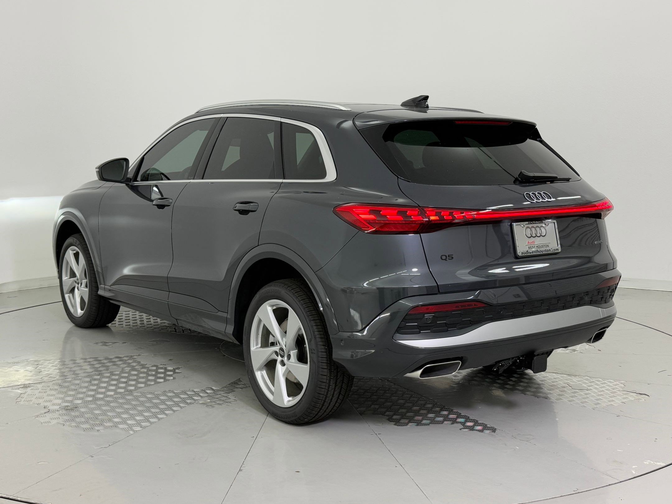 2025 Audi Q5 2.0T Premium Plus photo 3