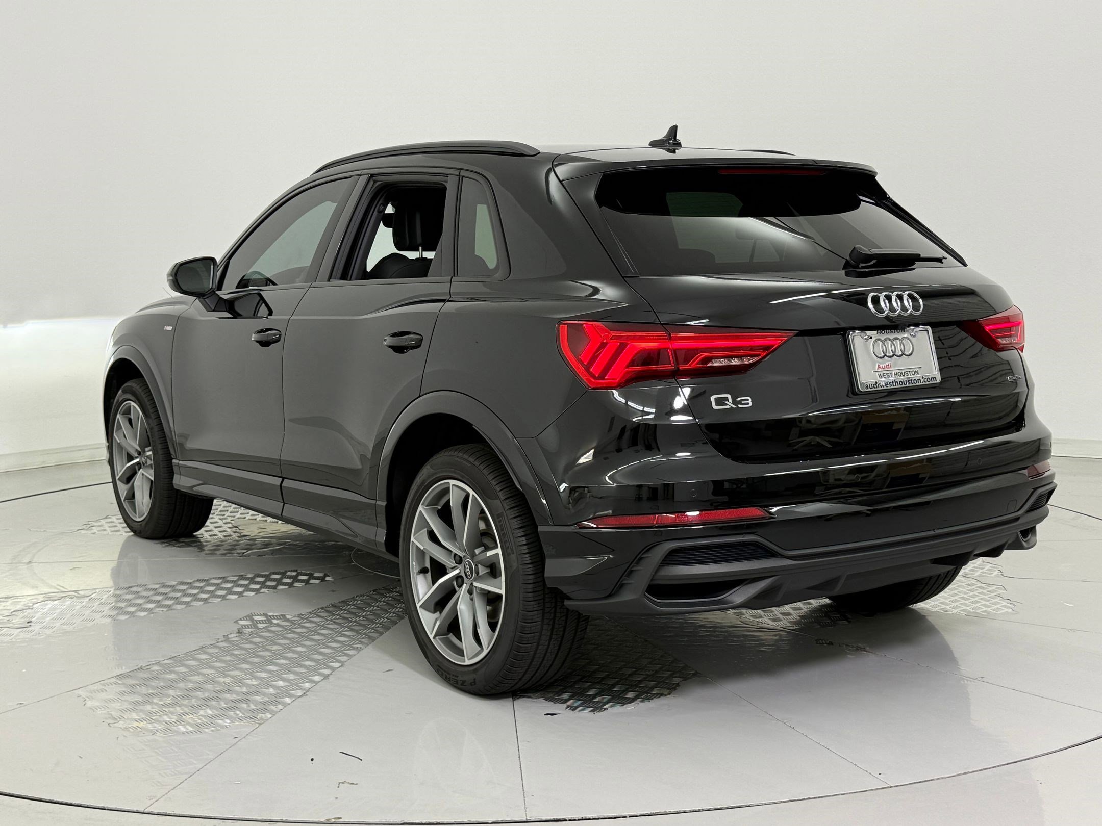 2025 Audi Q3 S line Premium photo 2