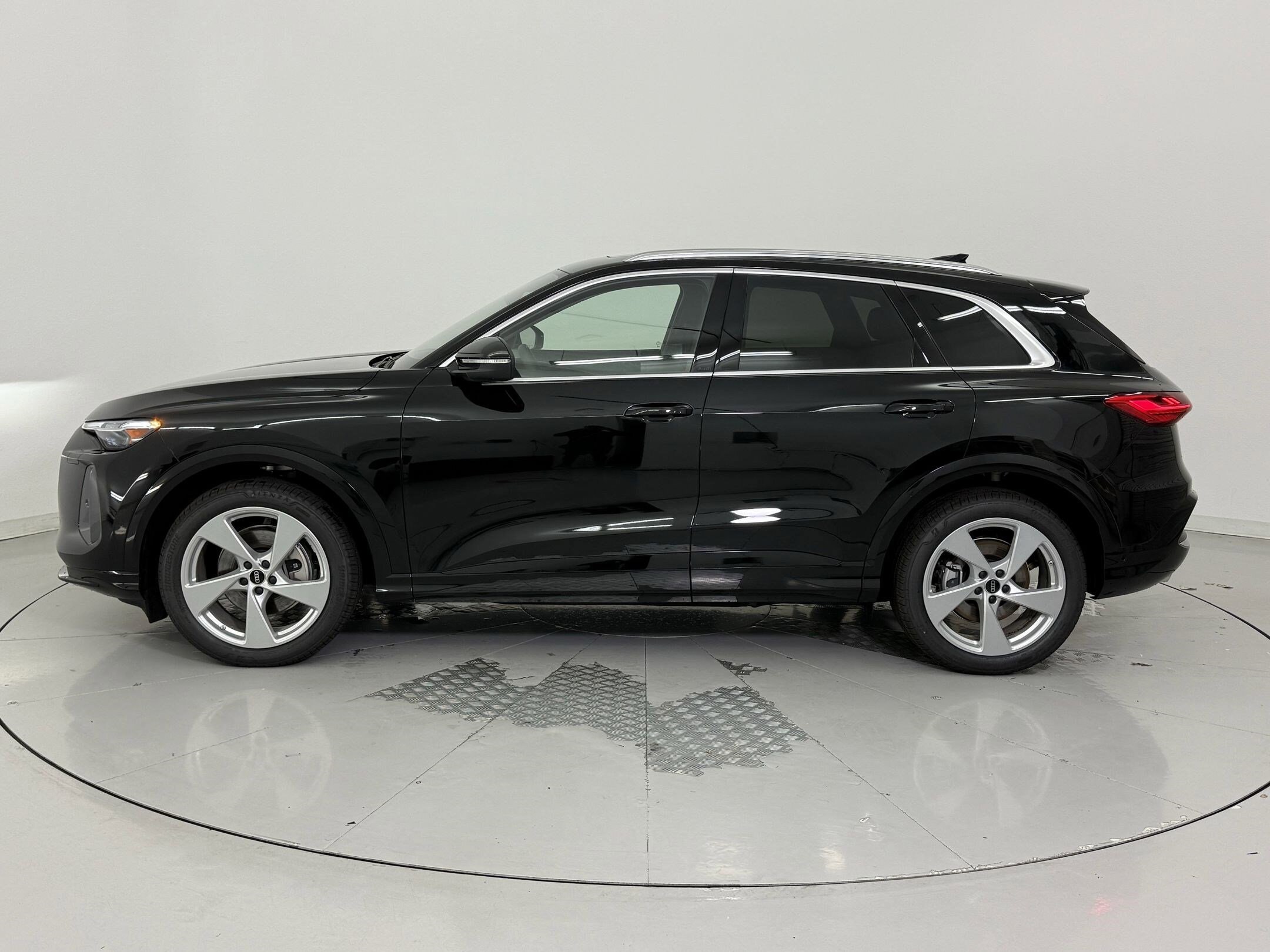 2025 Audi Q5 2.0T Prestige photo 2