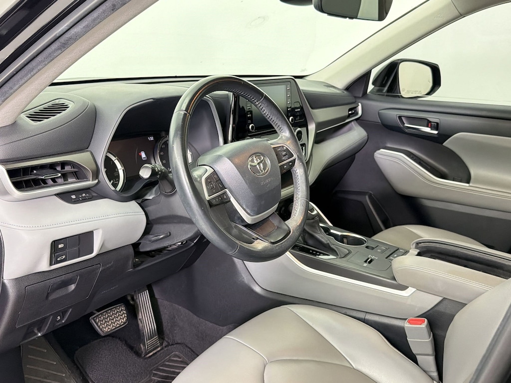 Used 2022 Toyota Highlander XLE SUV