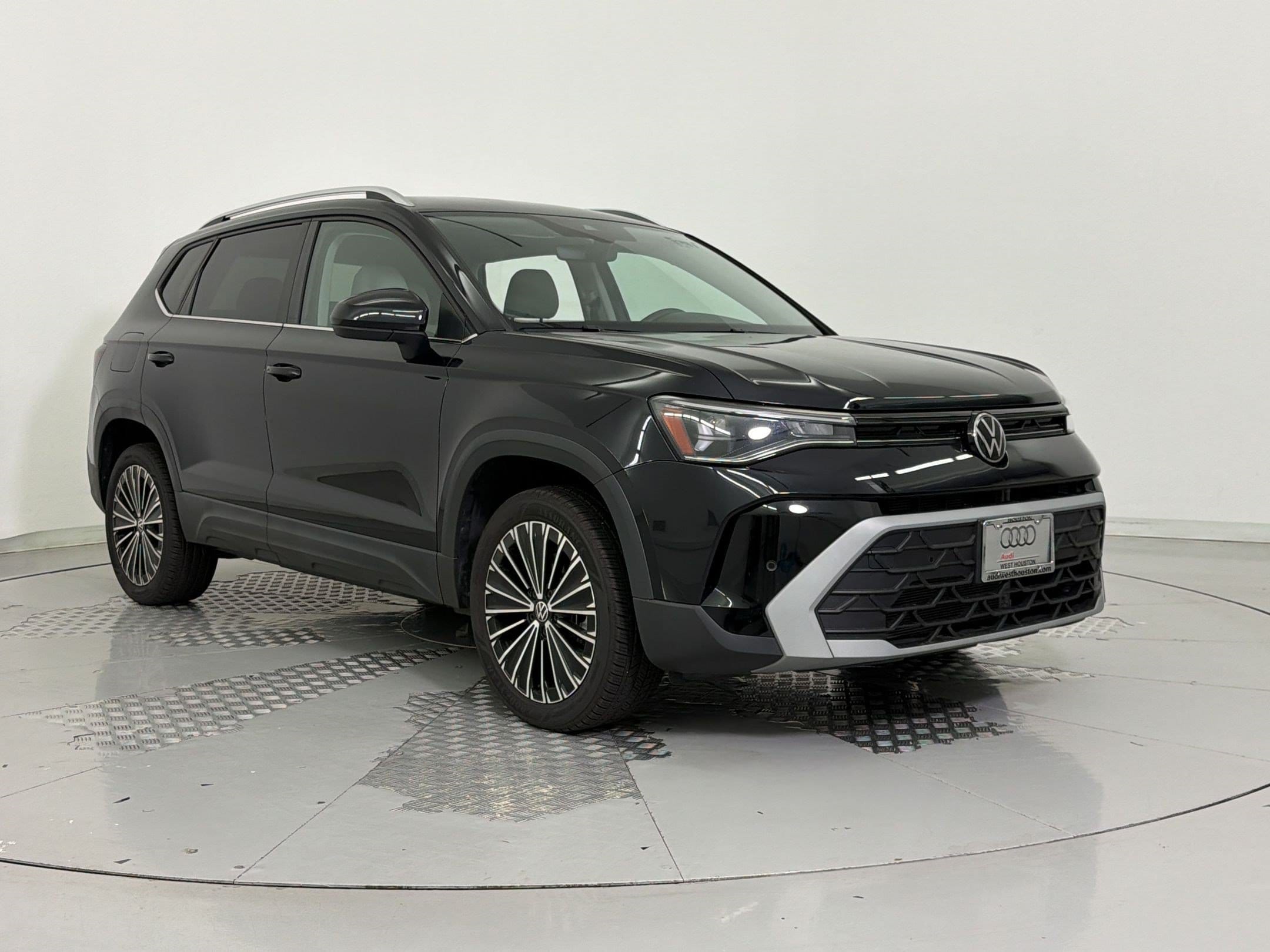 Taos SE SUV