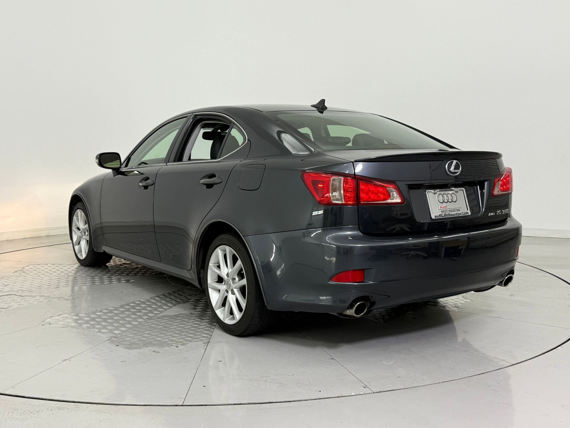 2011 Lexus IS 350 photo 3