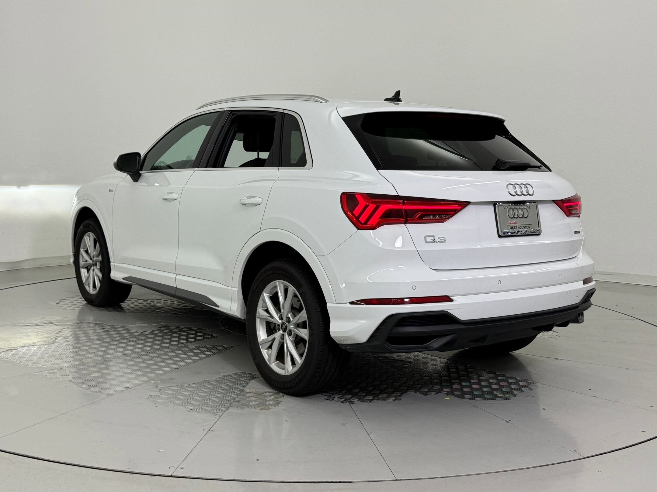 2025 Audi Q3 S line Premium photo 3