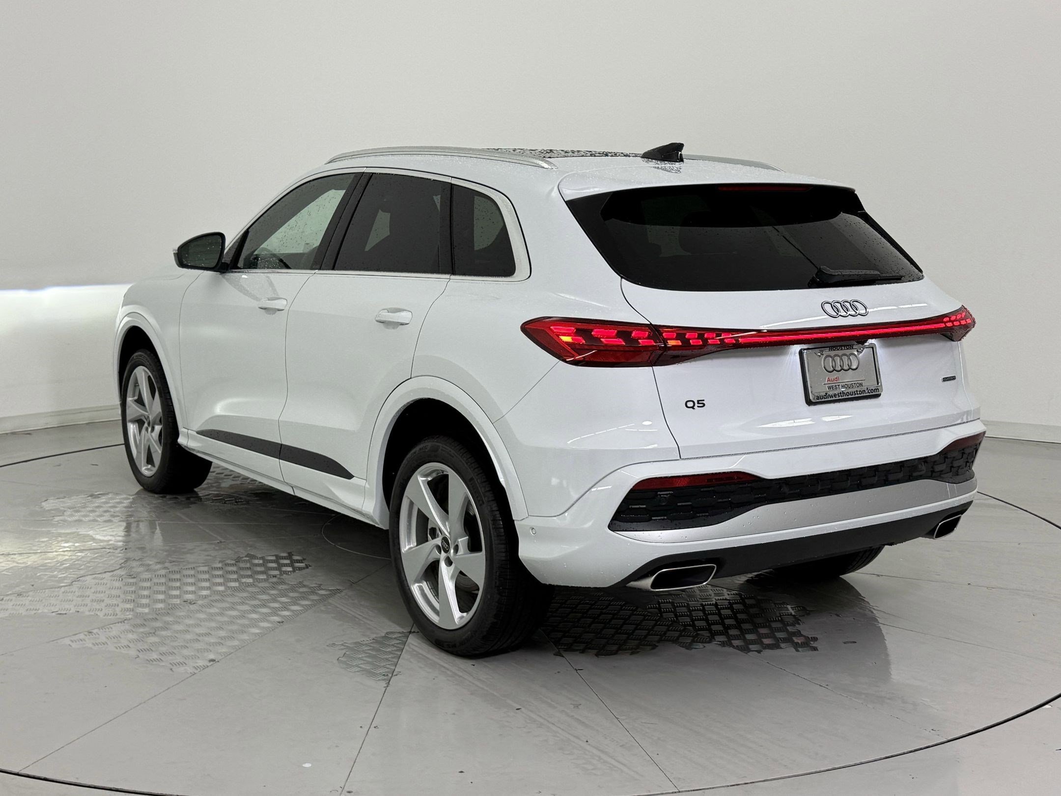 2025 Audi Q5 2.0T Premium Plus photo 2